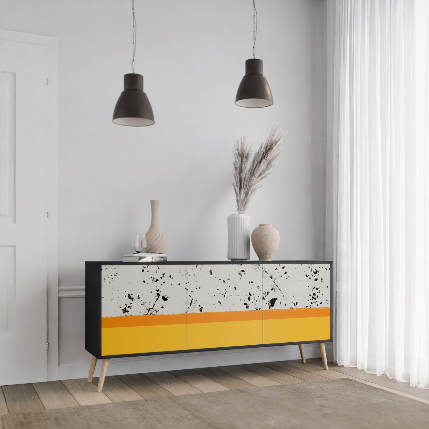 FÄRGAD AV ORANGE 3-dörrars skänk i svart finish