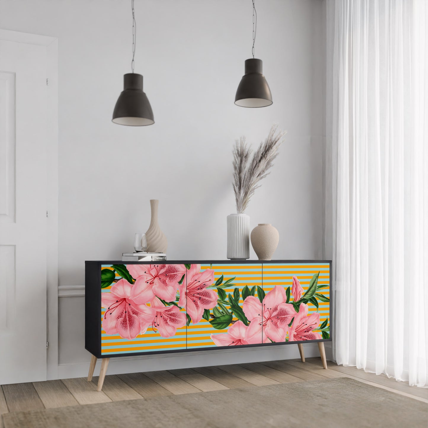FRAGILE BEAUTY 3-dörrars skänk i svart finish