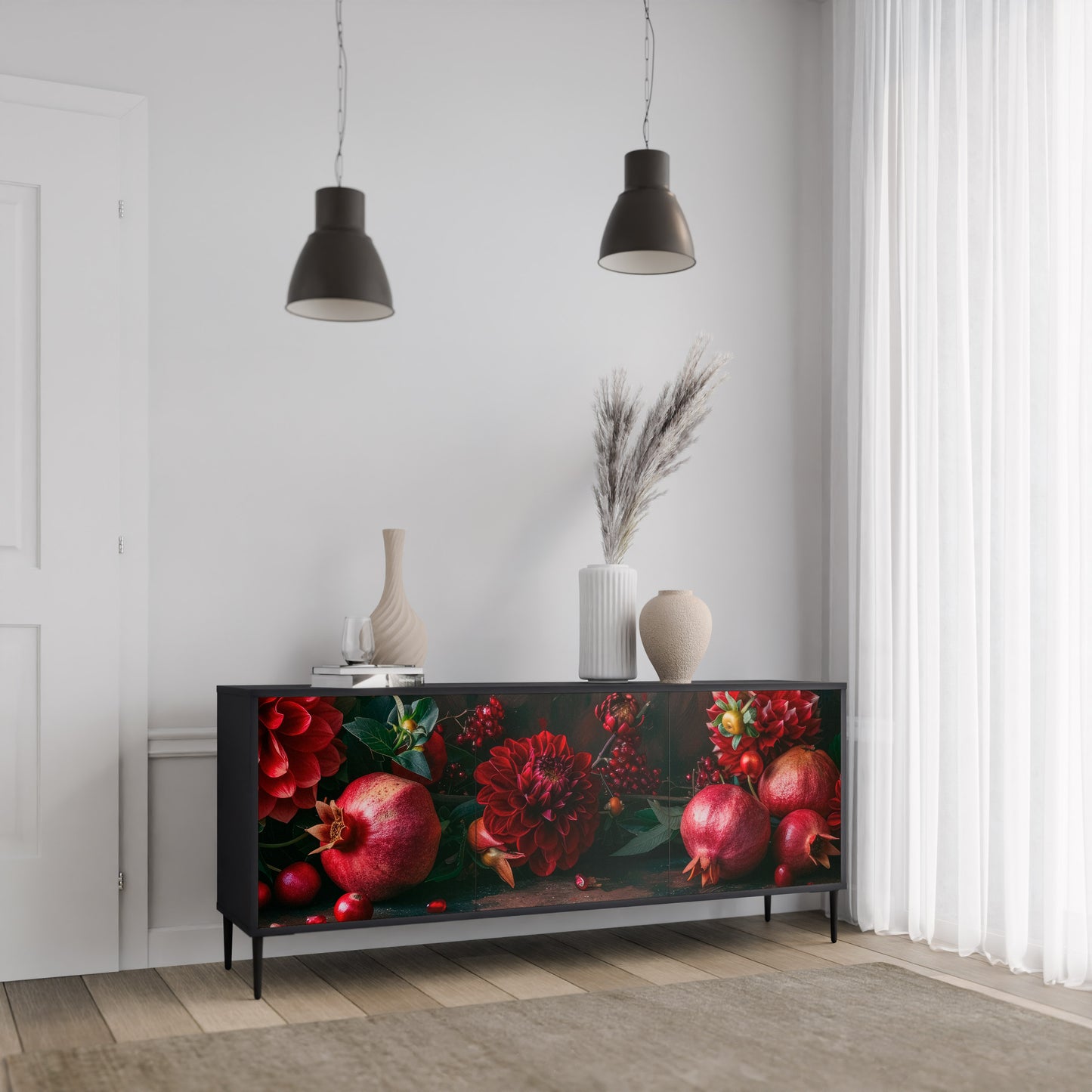 DAHLIA OCH GRANATÄPPEL 3-dörrars skänk i svart finish