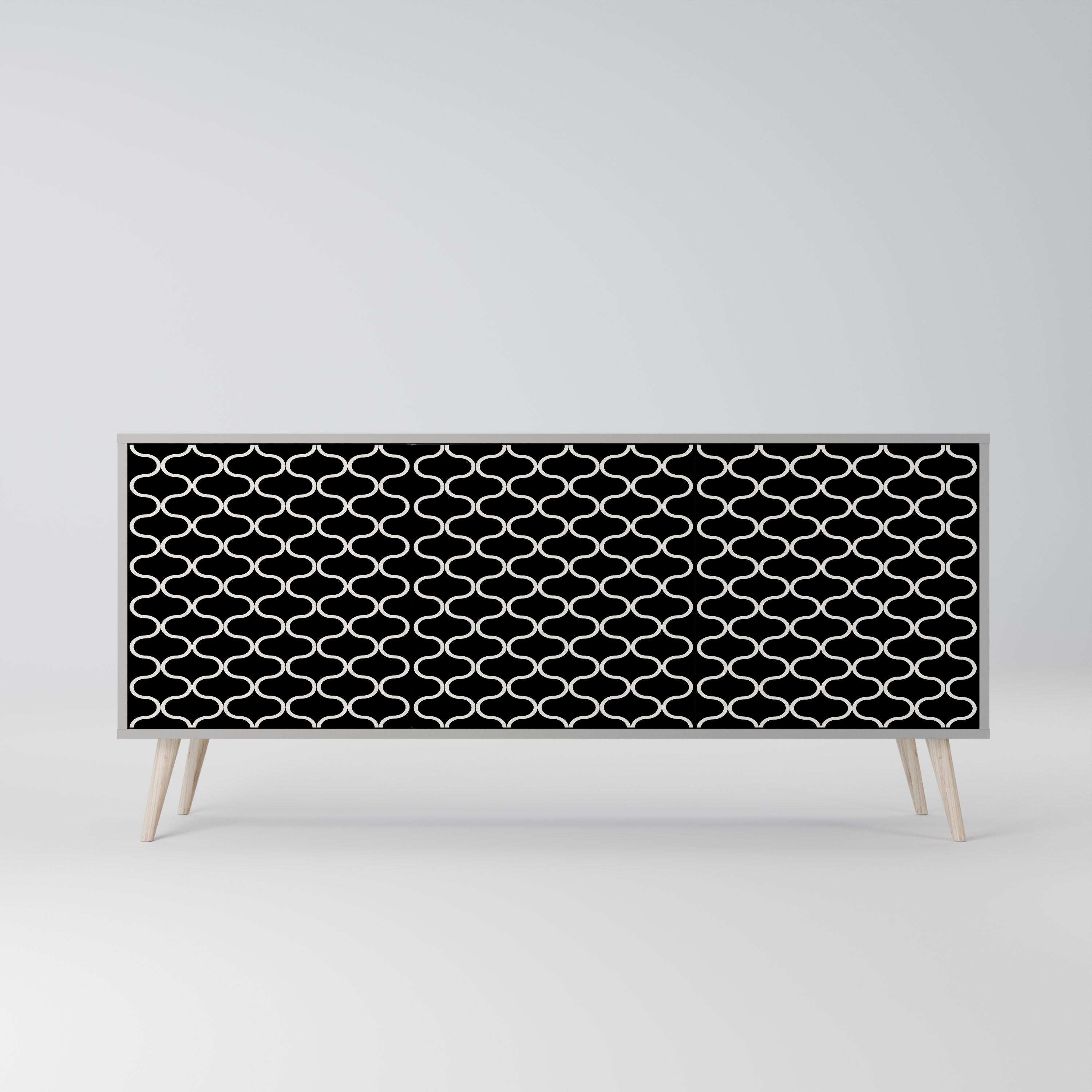 TESSELATED BLACKNESS 3-dörrars skänk i grå finish
