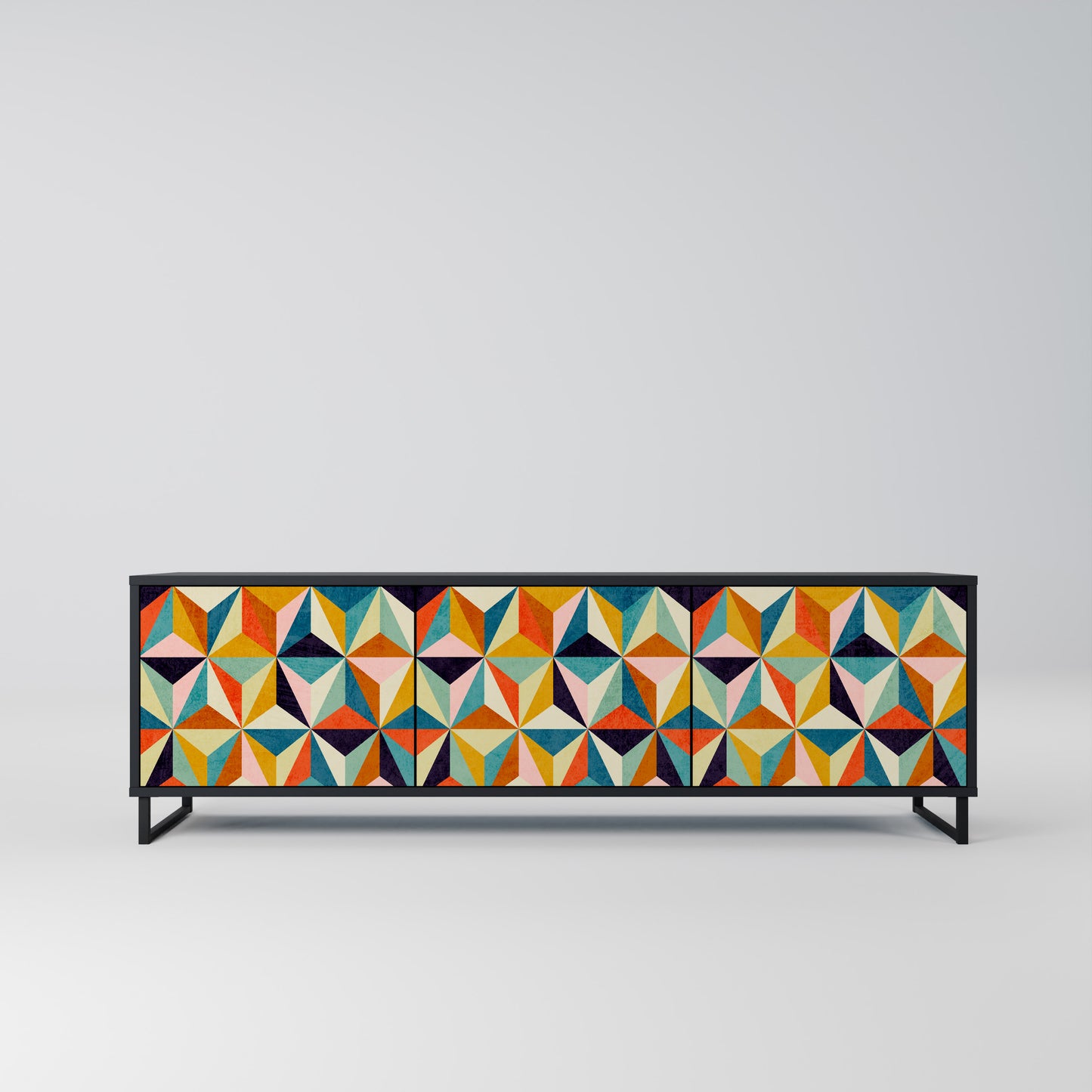 TESSELATE TREASURES 3-dörrars TV-bänk i svart finish