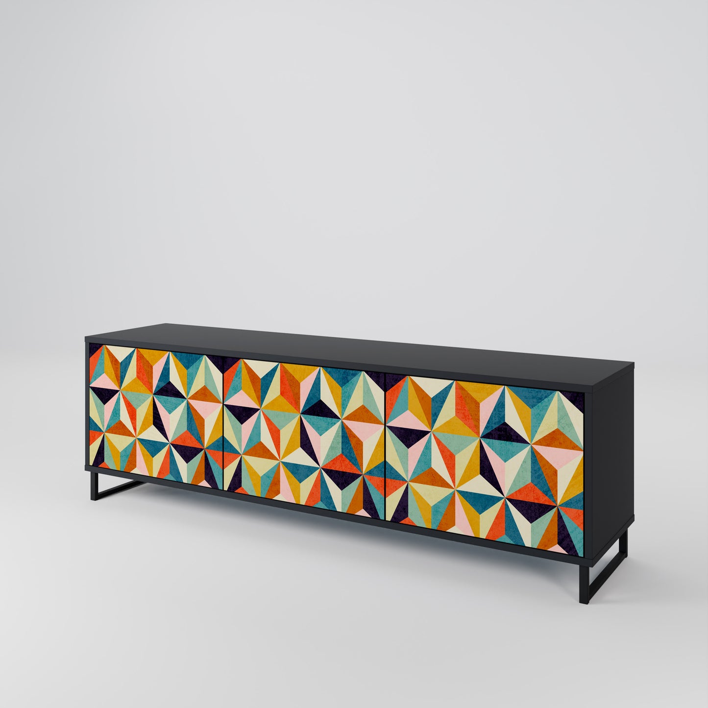 TESSELATE TREASURES 3-dörrars TV-bänk i svart finish