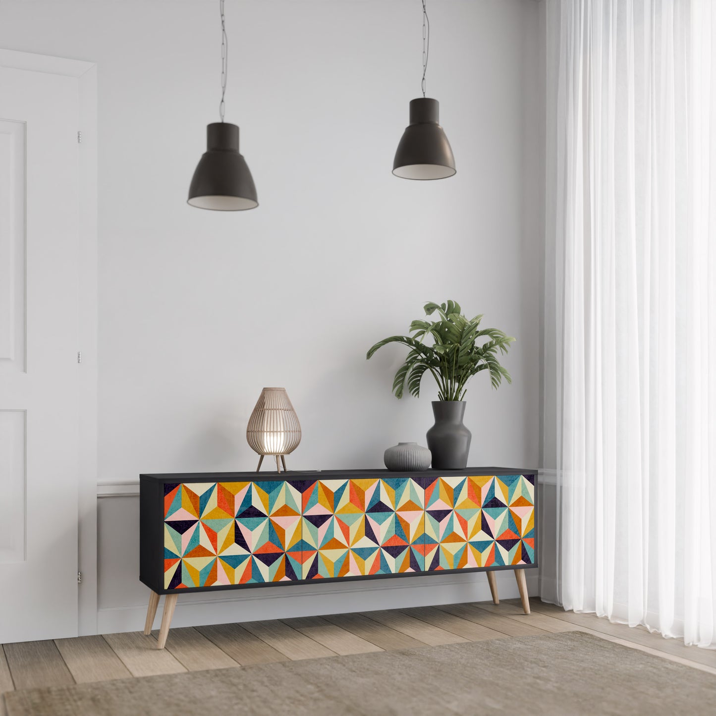 TESSELATE TREASURES 3-dörrars TV-bänk i svart finish