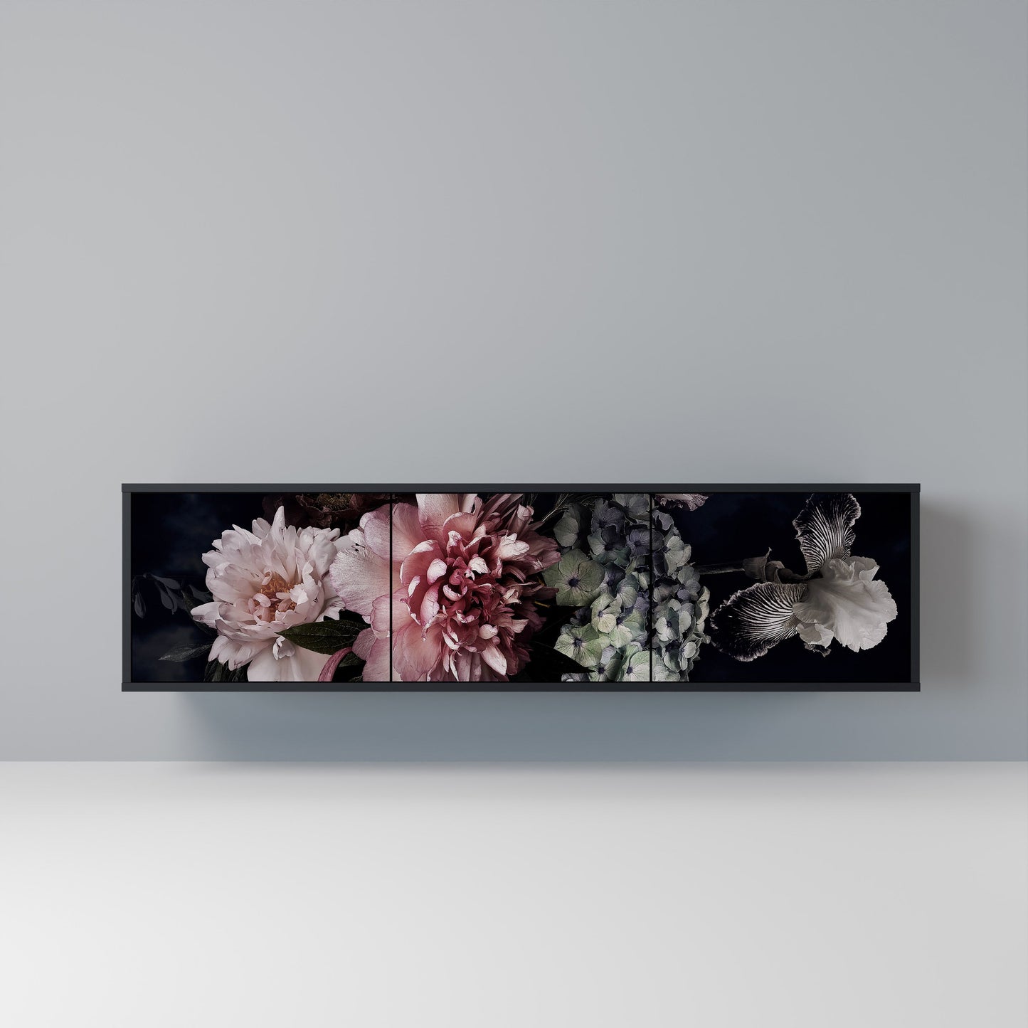 PURE BLOSSOM 3-dörrars TV-bänk i svart finish