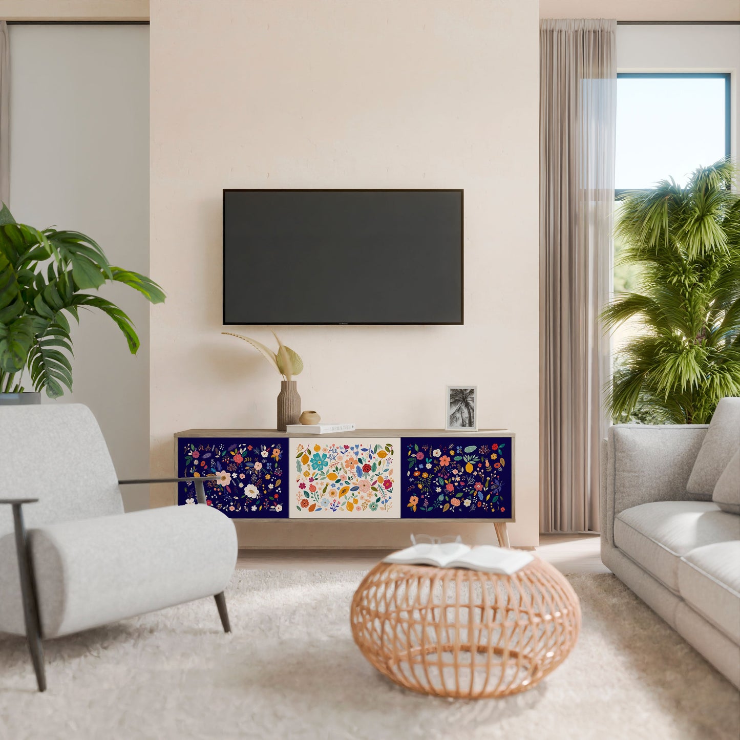 BLOMSTERKOMBINATION TV-bänk med 3 dörrar i ekeffekt