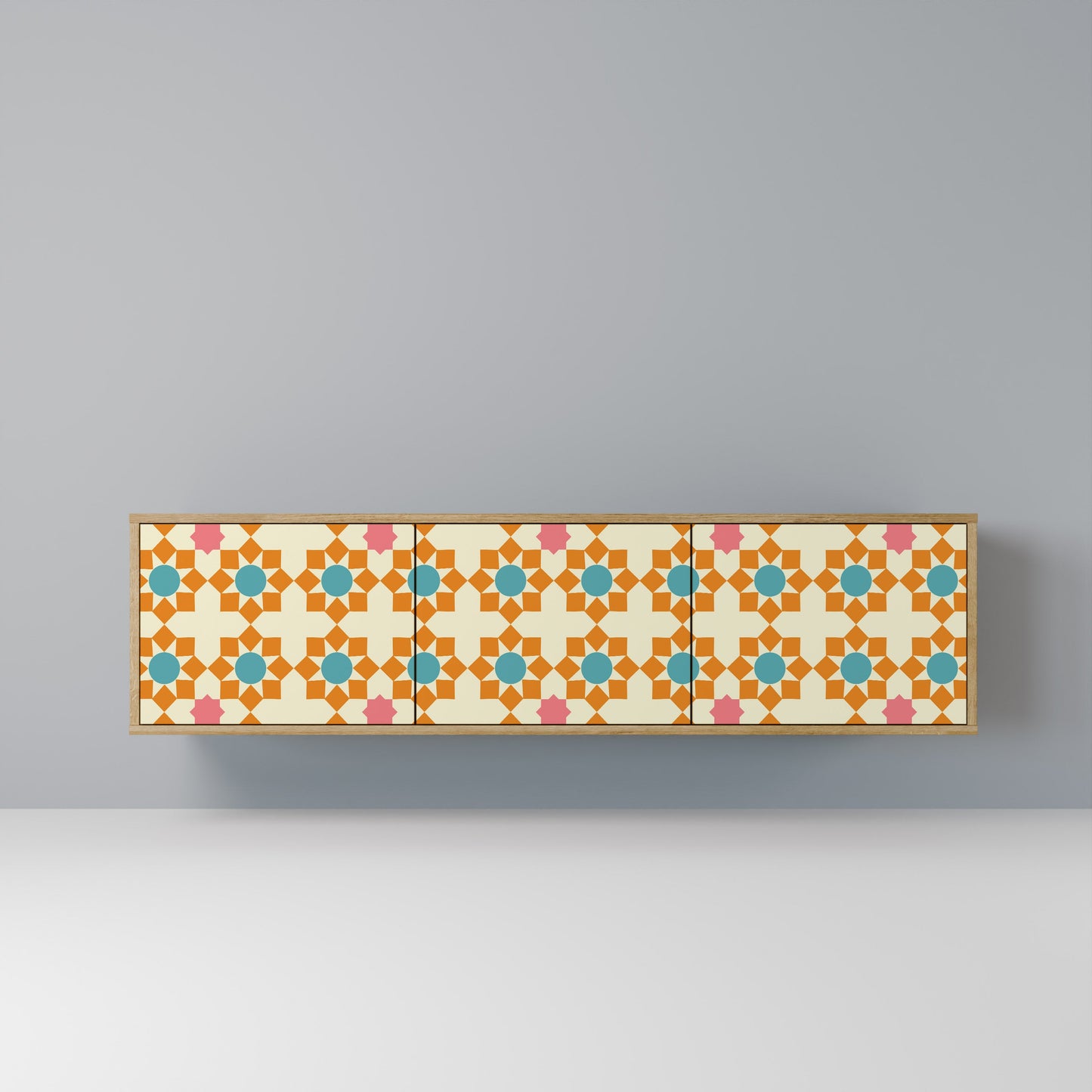 BLOMSTERDEKORATION TV-bänk med 3 dörrar i ekeffekt