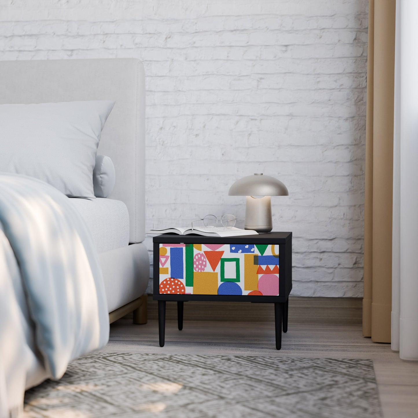 GEOMETRISK GLIMMER Nattduksbord i svart finish