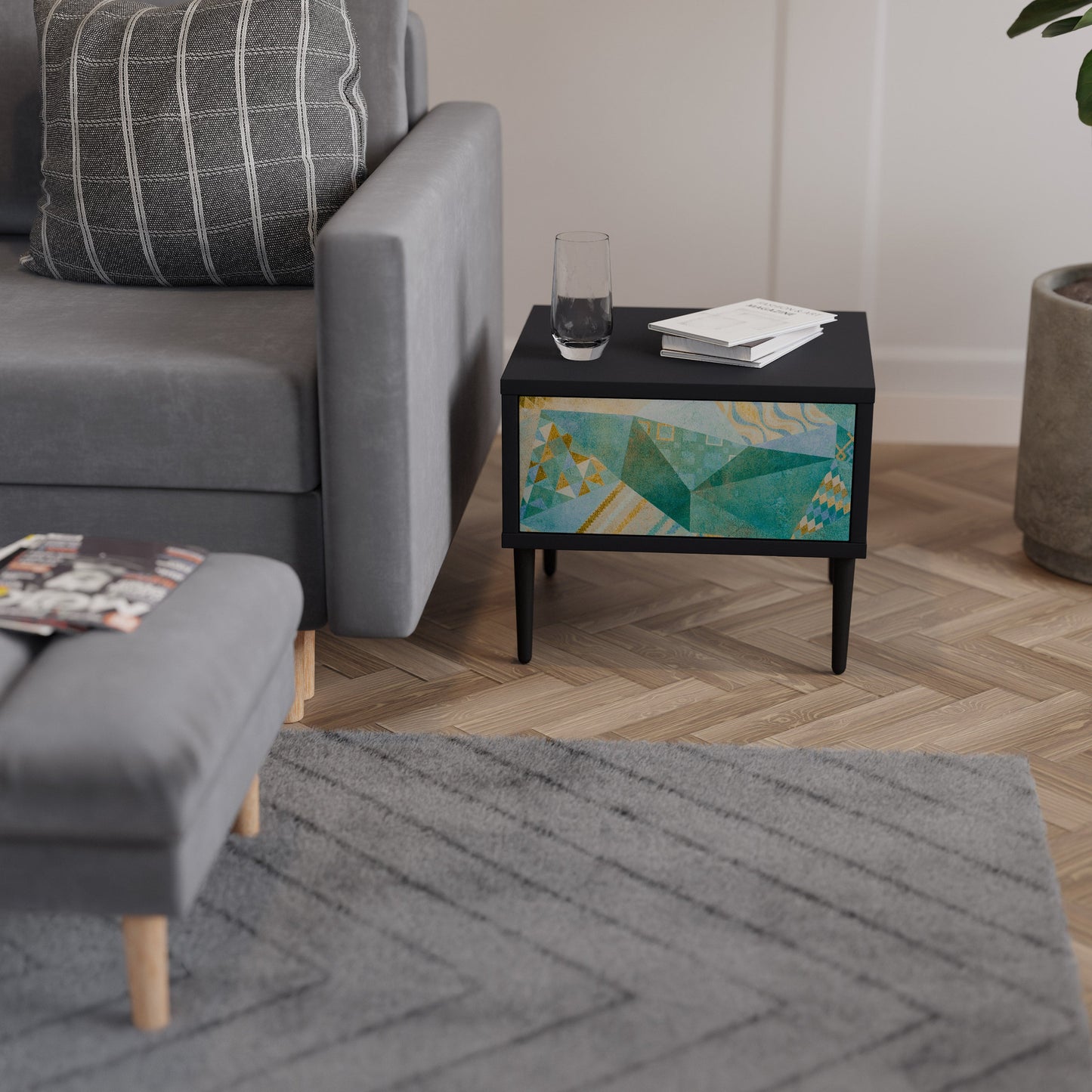 SPECTRUM SPLENDOR nattduksbord i svart finish