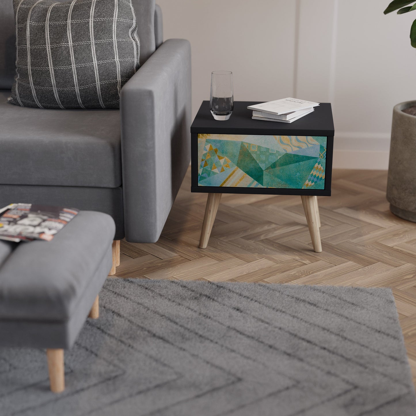 SPECTRUM SPLENDOR nattduksbord i svart finish