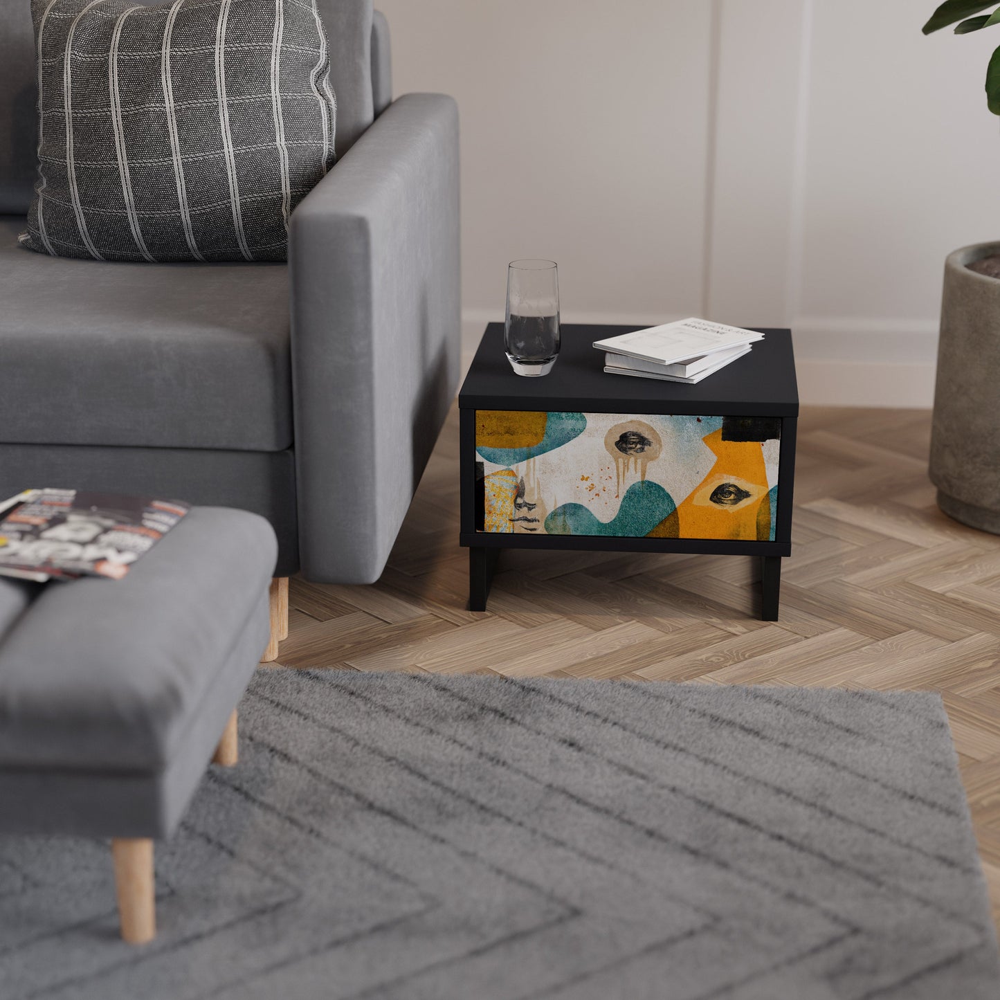ABSTRACT FACES nattduksbord i svart finish