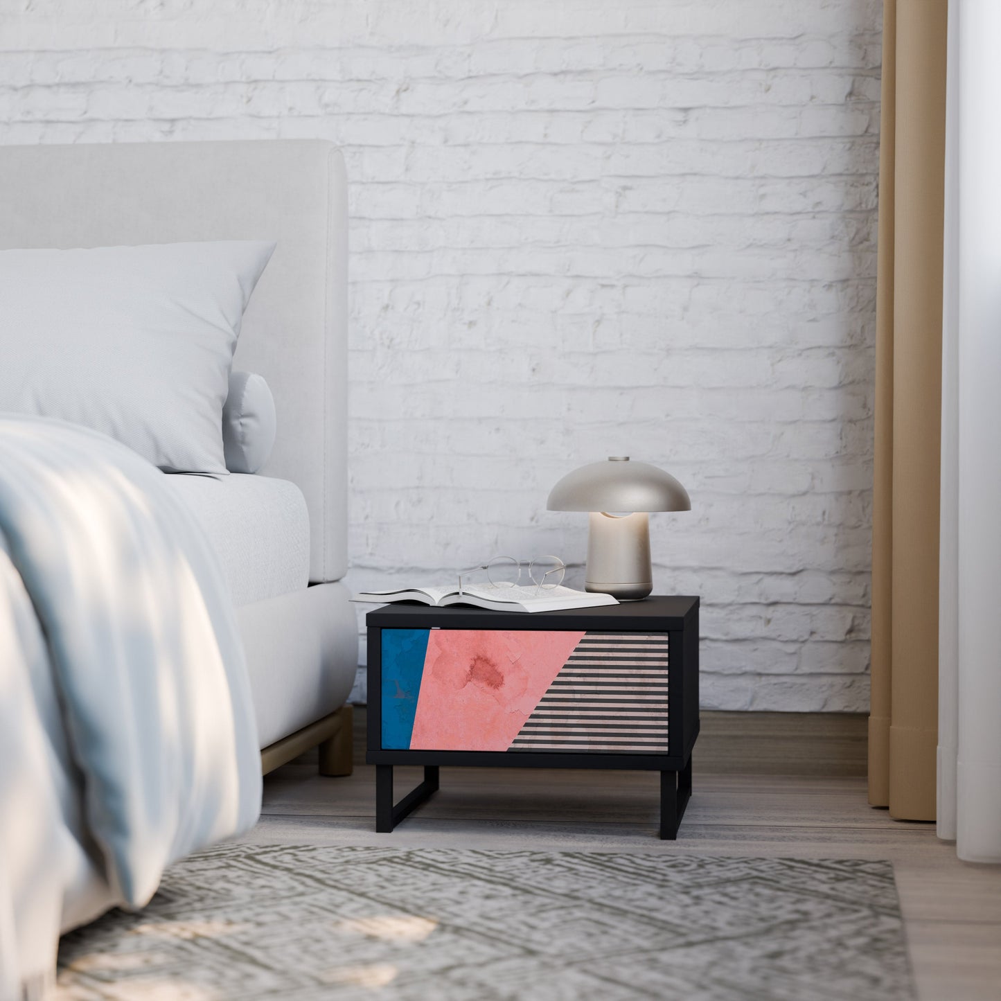 GLAMOROUS STRIPE nattduksbord i svart finish