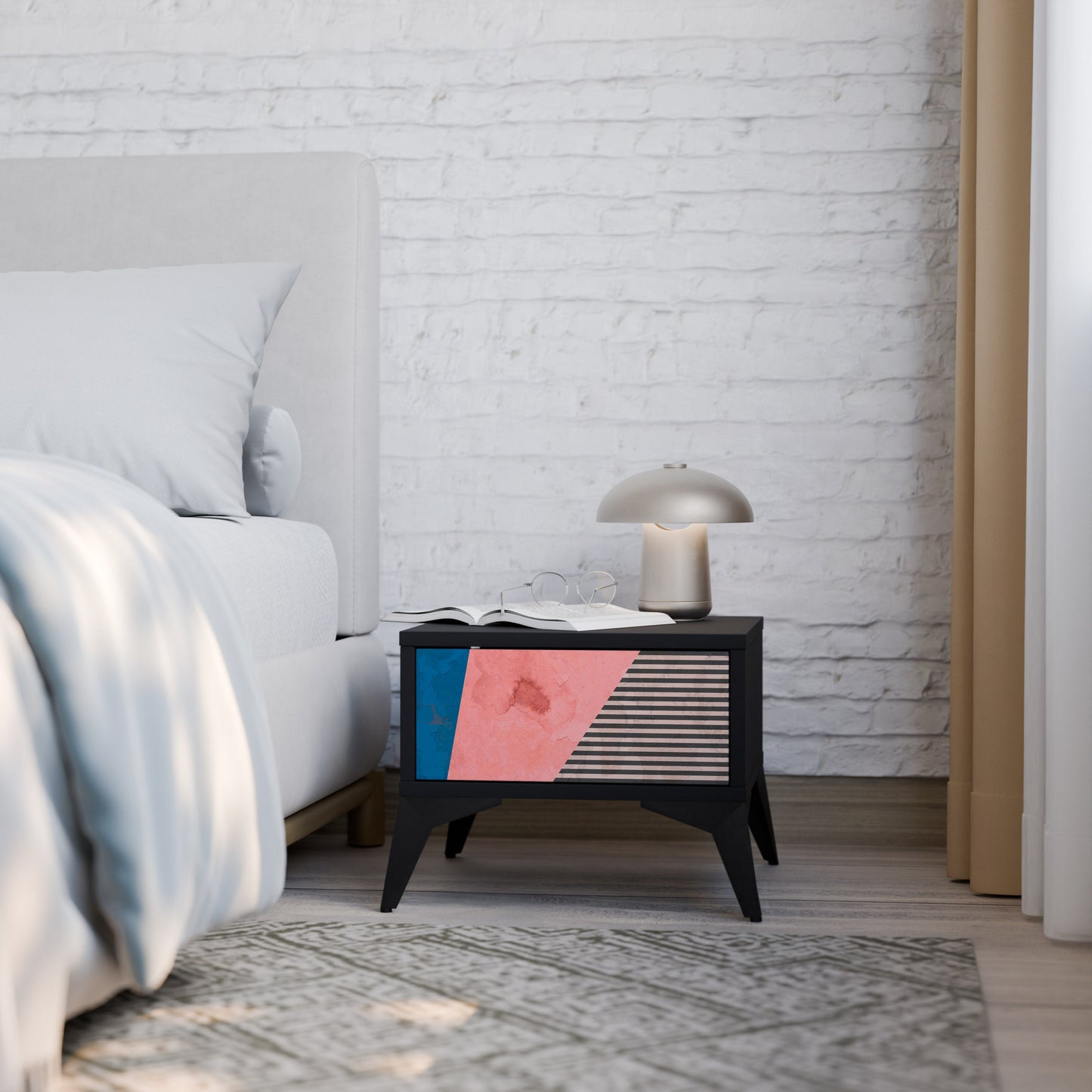 GLAMOROUS STRIPE nattduksbord i svart finish