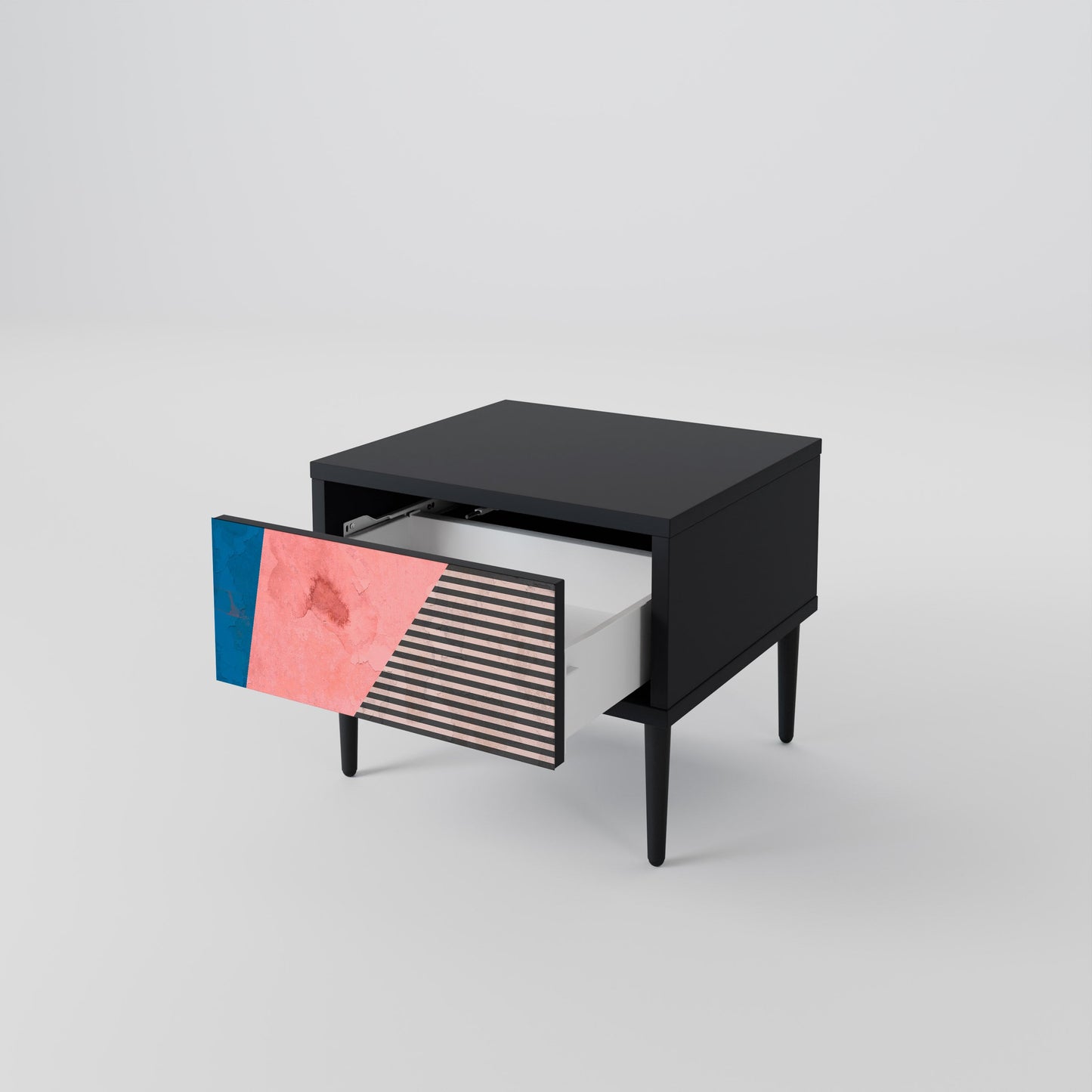GLAMOROUS STRIPE nattduksbord i svart finish