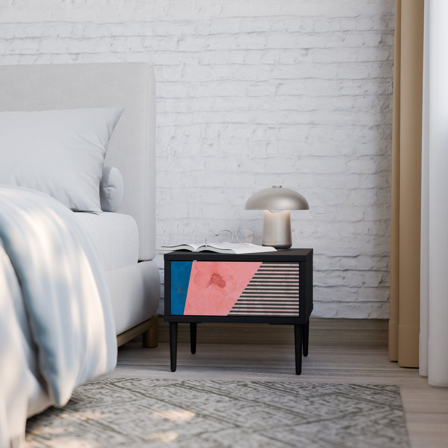 GLAMOROUS STRIPE nattduksbord i svart finish