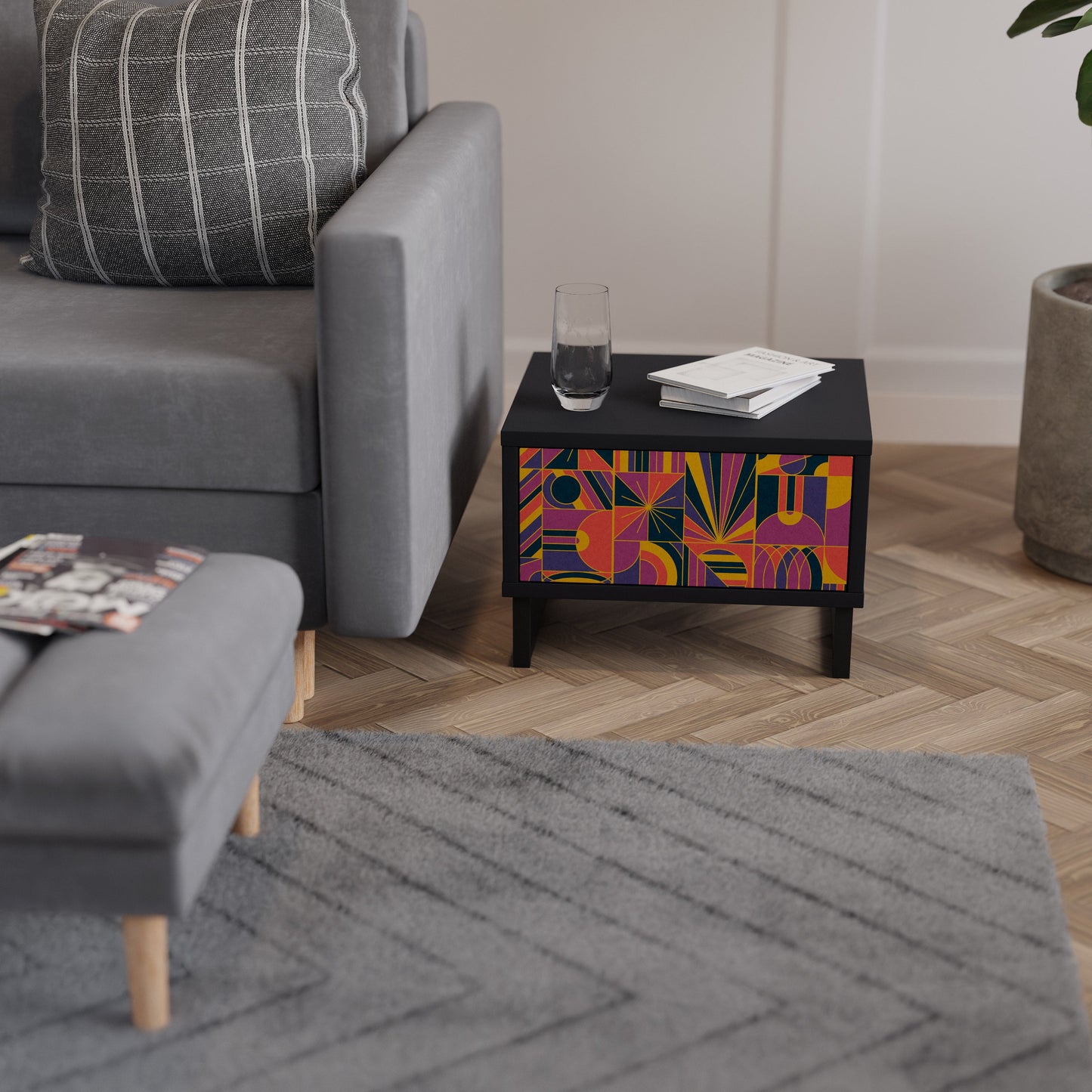 ELECTRIC PATTERNS nattduksbord i svart finish