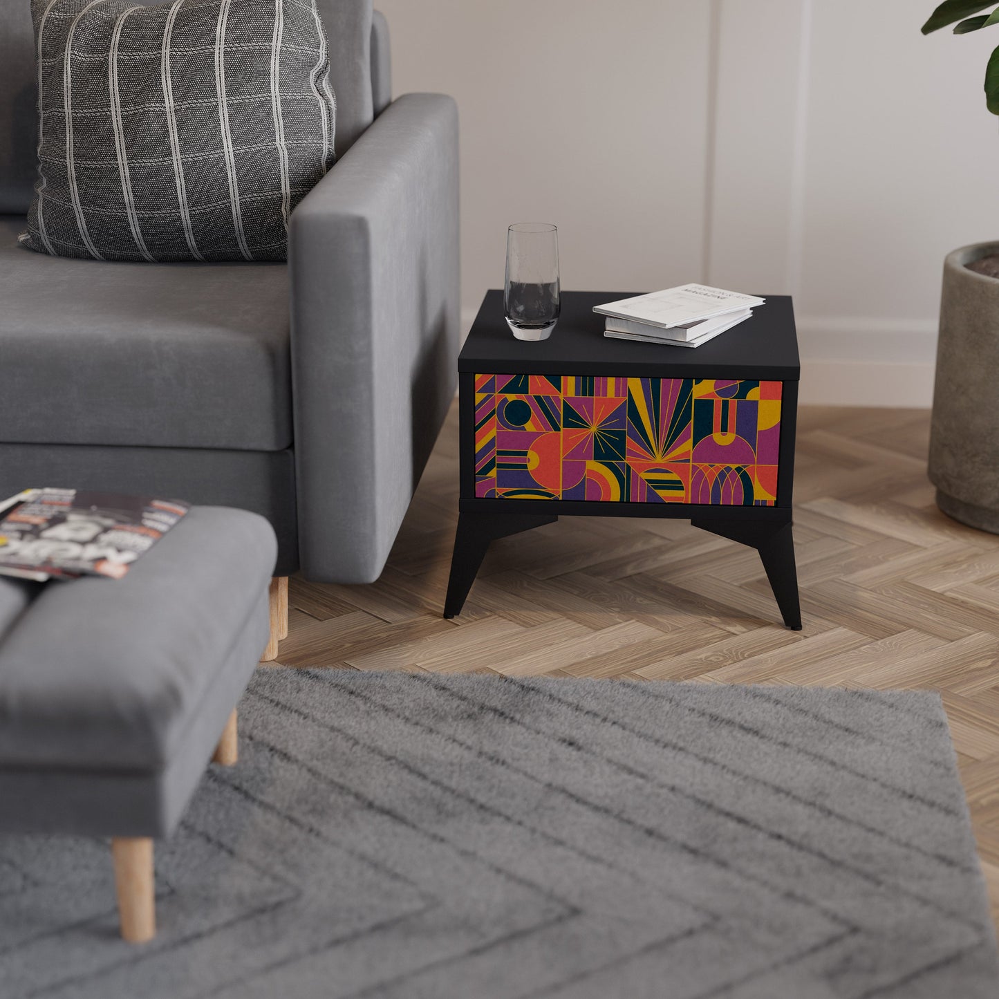 ELECTRIC PATTERNS nattduksbord i svart finish