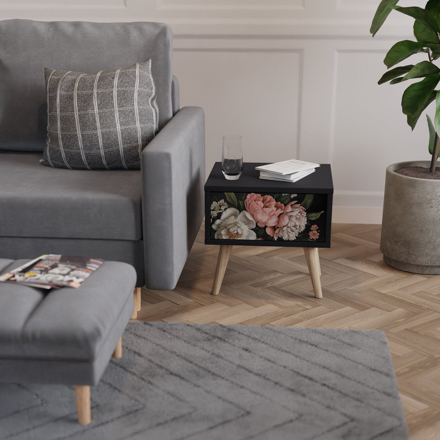 LUSH ELEGANCE Nattduksbord i svart finish