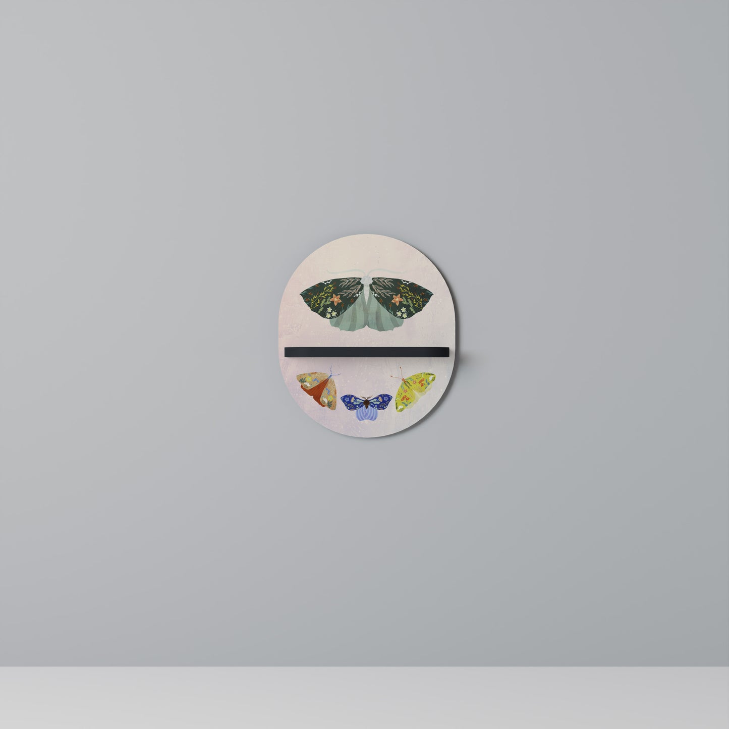 MOTH INTO THE LIGHT Oval konsthylla i svart finish