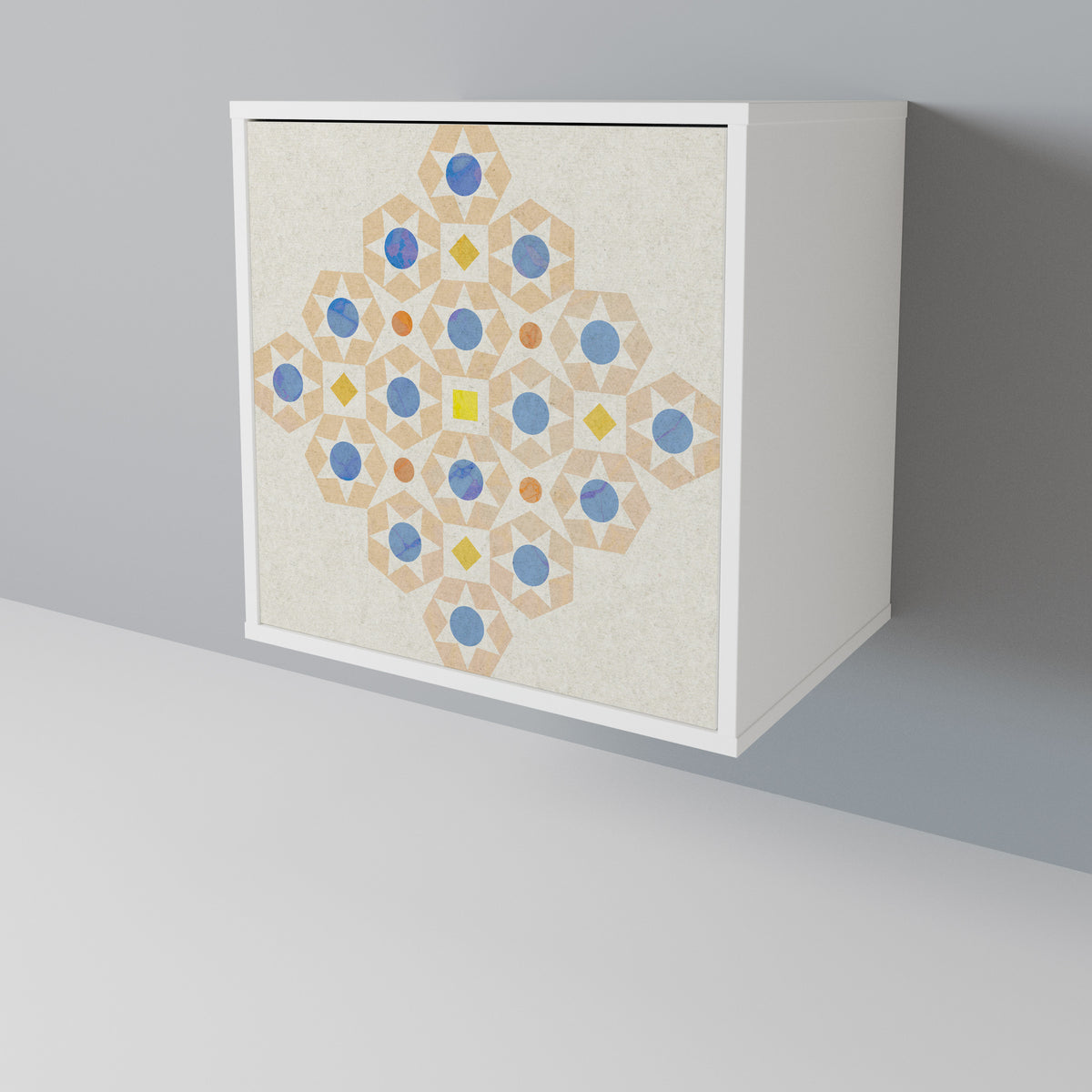 PATTERNED PRISM Skänk med en dörr