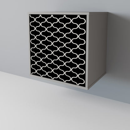 TESSELATED BLACKNESS Skänk med en dörr