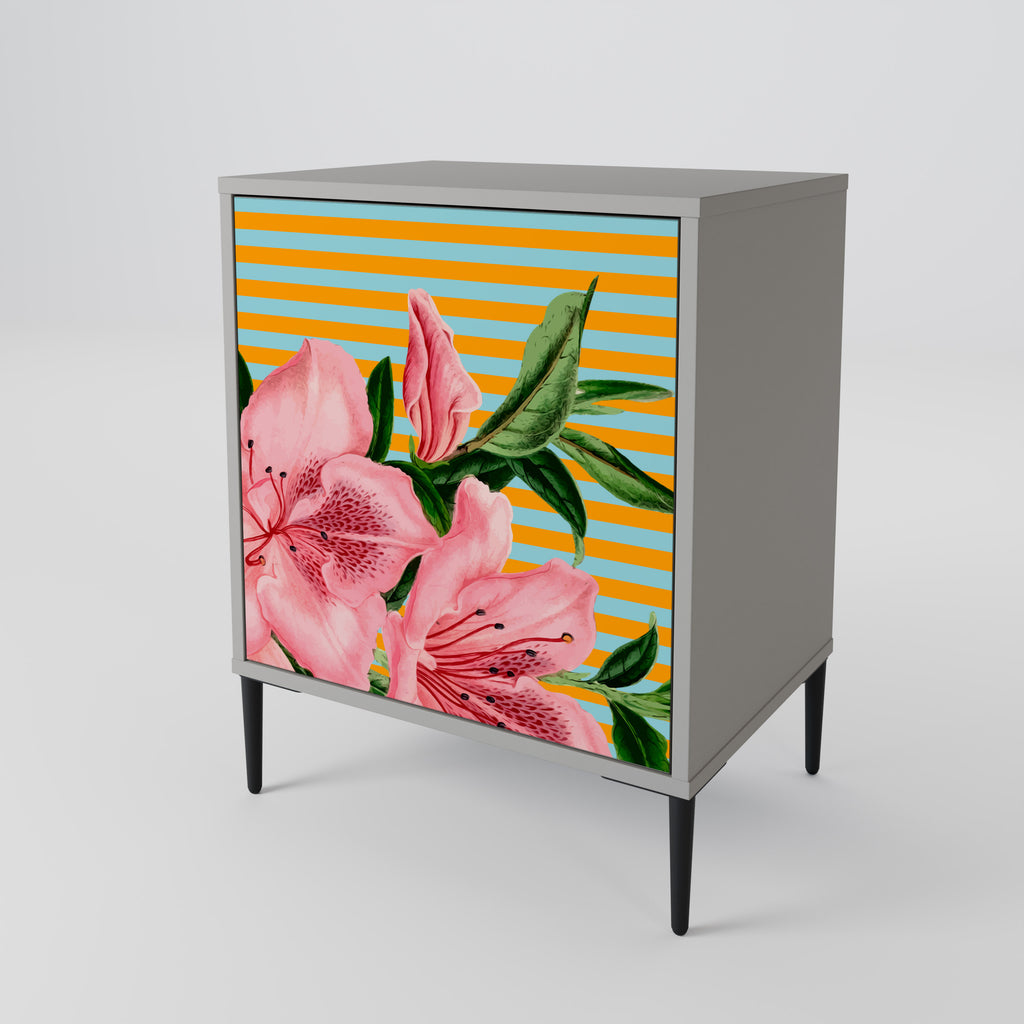 FRAGILE BEAUTY Skänk med 1 dörr i grå finish