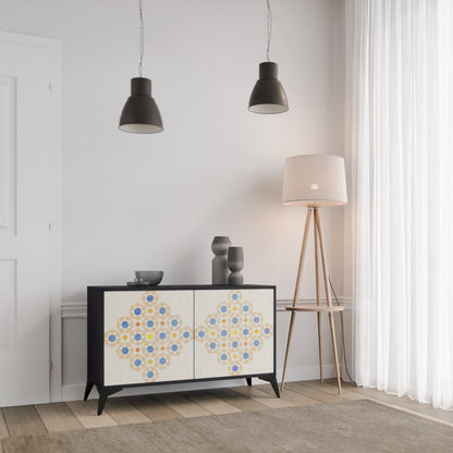 MÖNSTERD PRISM 2-dörrars skänk i svart finish