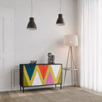 COLORFUL TRIANGLES Skänk med två dörrar
