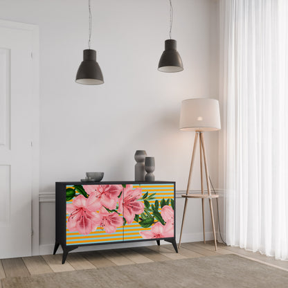 FRAGILE BEAUTY 2-dörrars skänk i svart finish