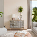 SLIGHTLY BLURRED Skänk med två dörrar