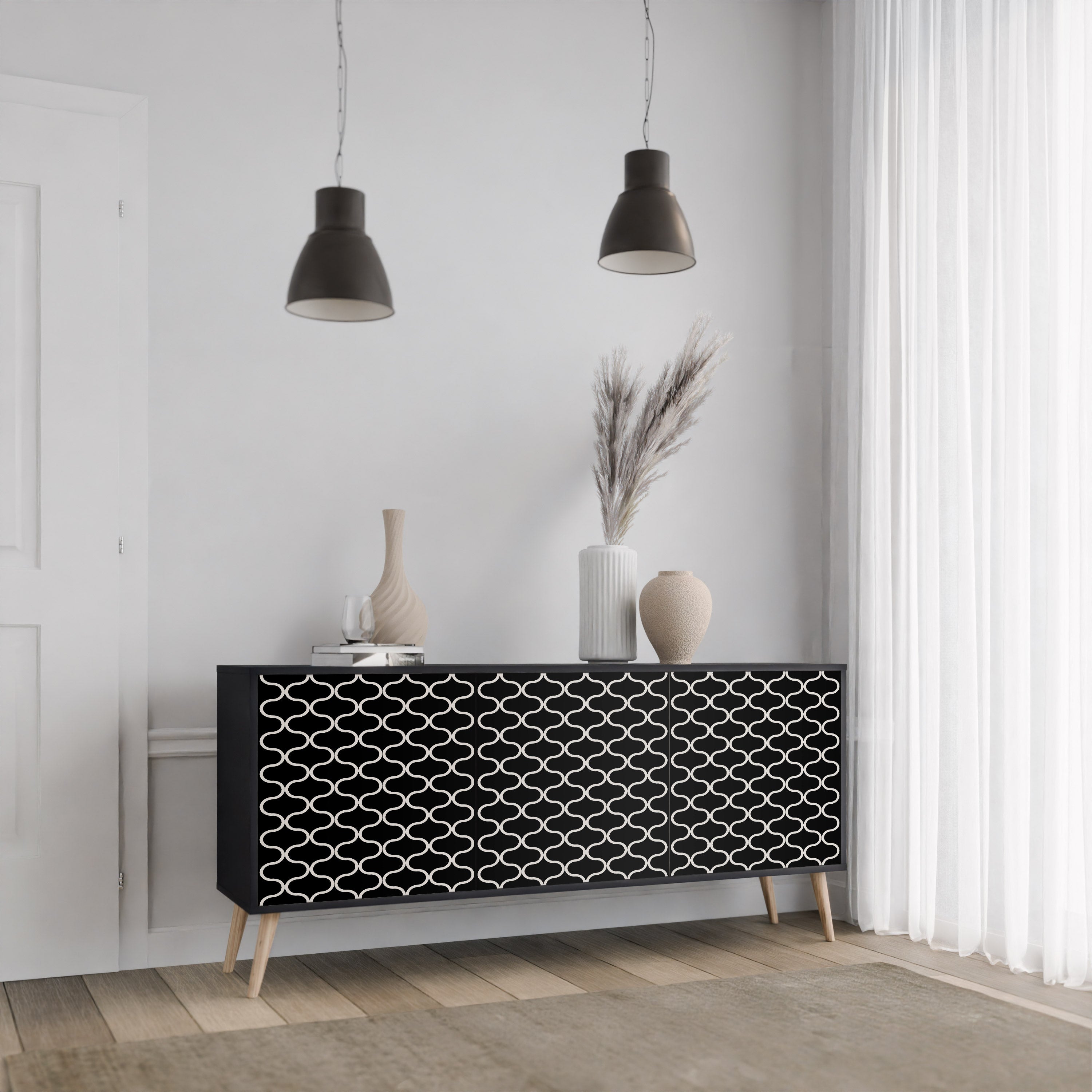 TESSELATED BLACKNESS 3-dörrars skänk i svart finish