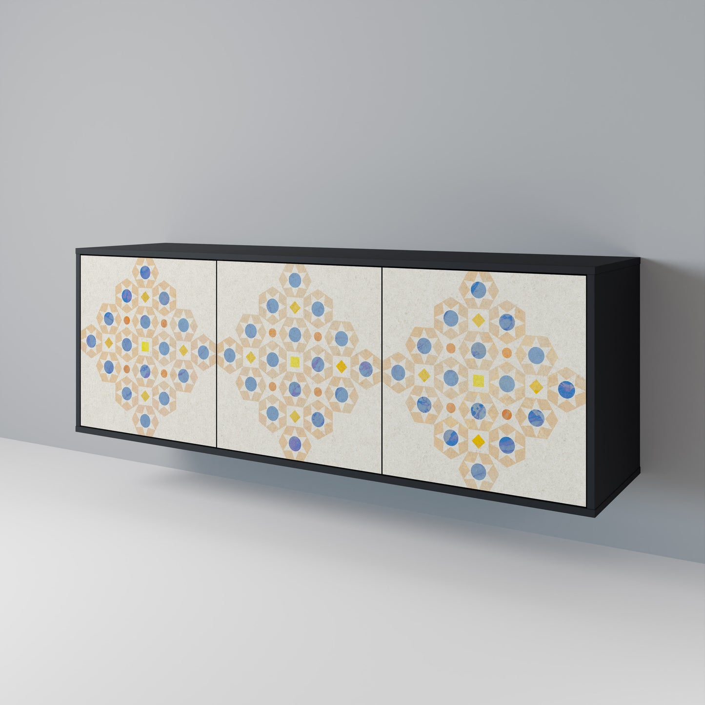 PATTERNED PRISM Skänk med tre dörrar