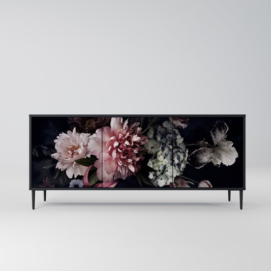 PURE BLOSSOM 3-dörrars skänk i svart finish