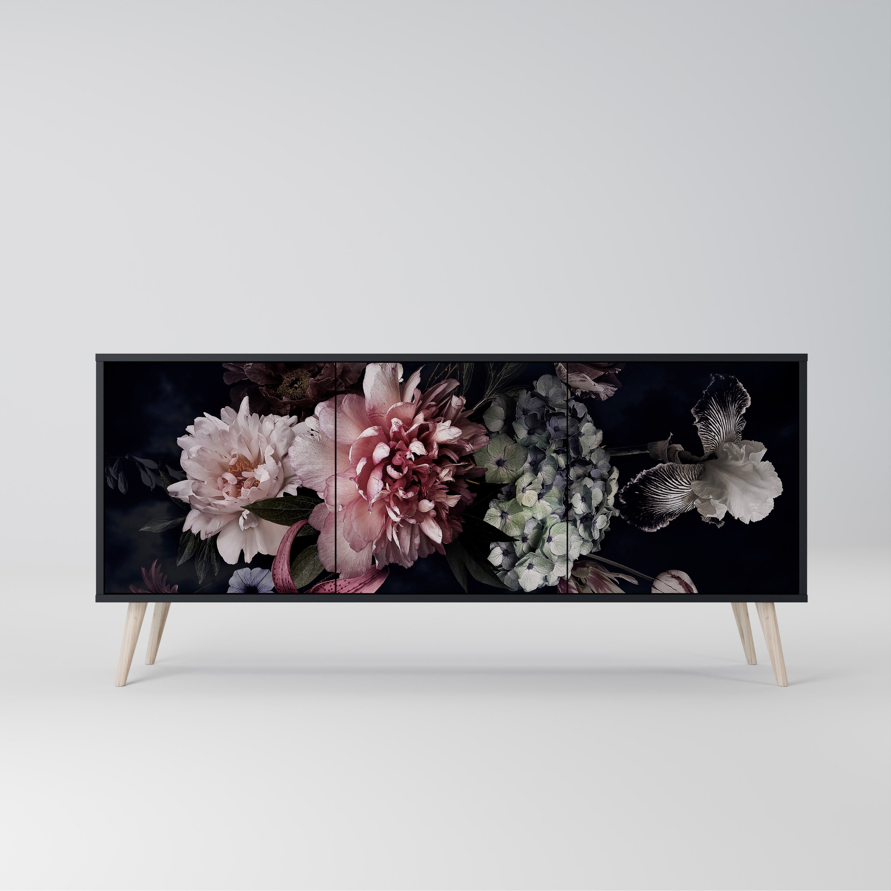PURE BLOSSOM 3-dörrars skänk i svart finish