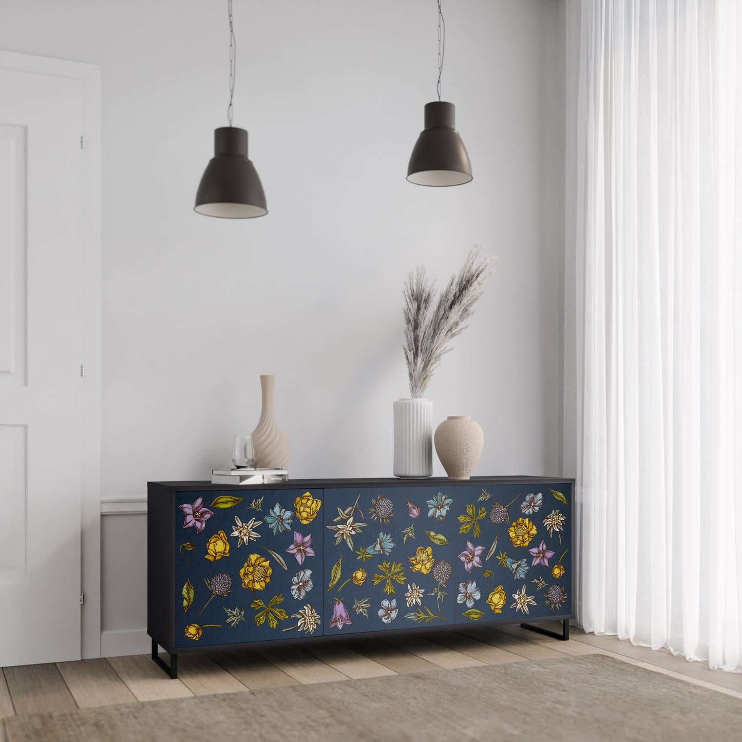 BLOMMOR PÅ MARINBLÅ 3-dörrars skänk i svart finish