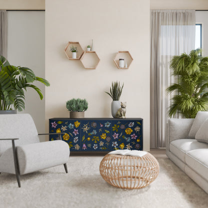 BLOMMOR PÅ MARINBLÅ 3-dörrars skänk i svart finish