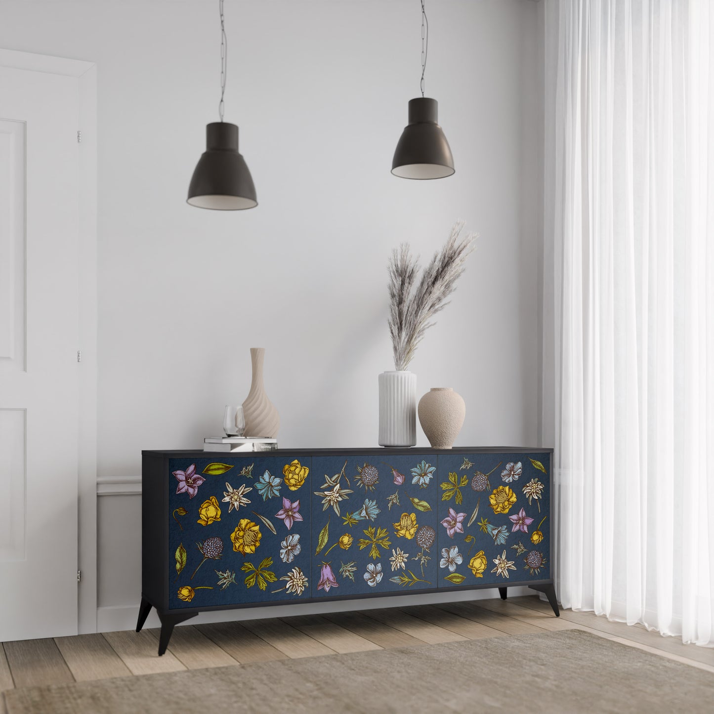 BLOMMOR PÅ MARINBLÅ 3-dörrars skänk i svart finish