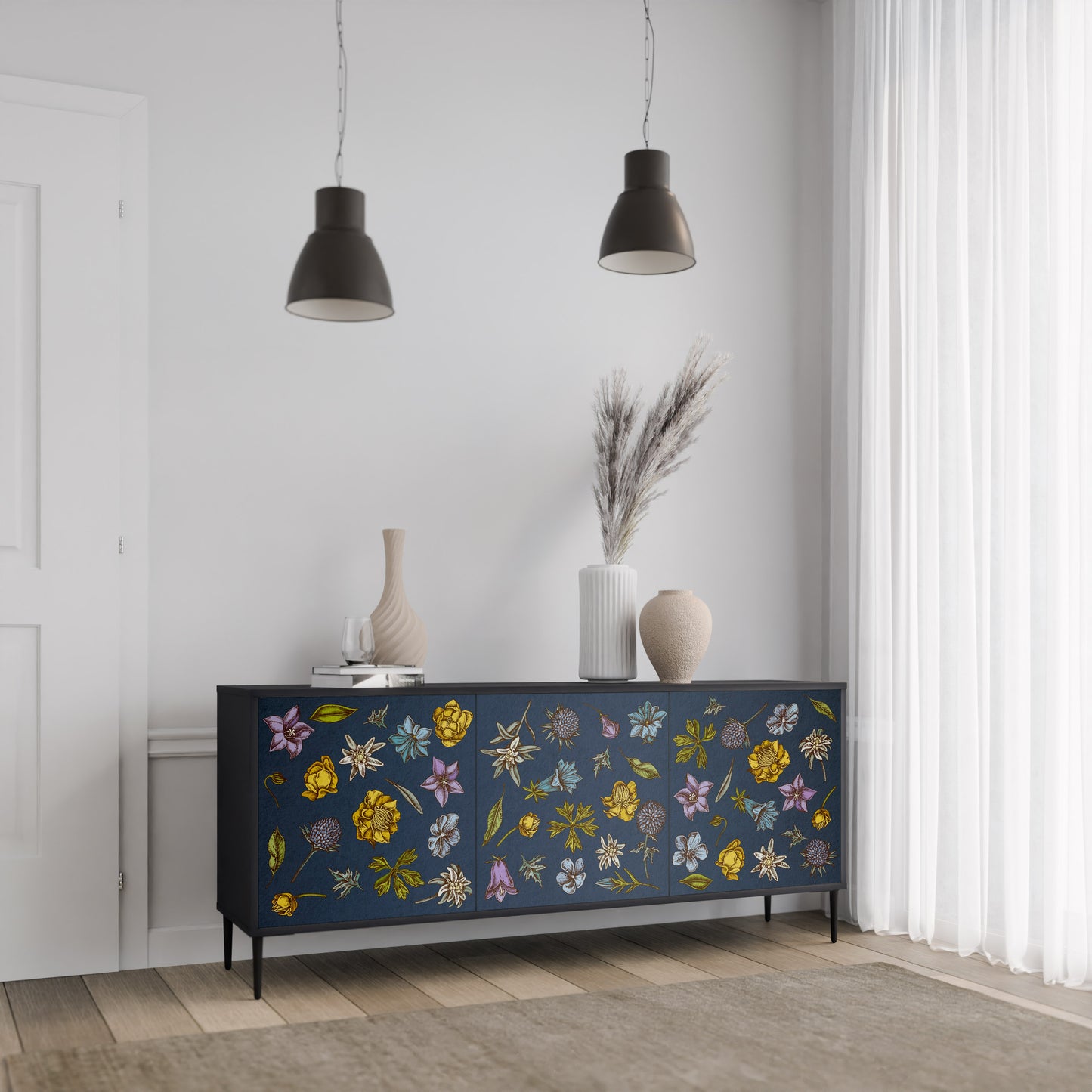 BLOMMOR PÅ MARINBLÅ 3-dörrars skänk i svart finish