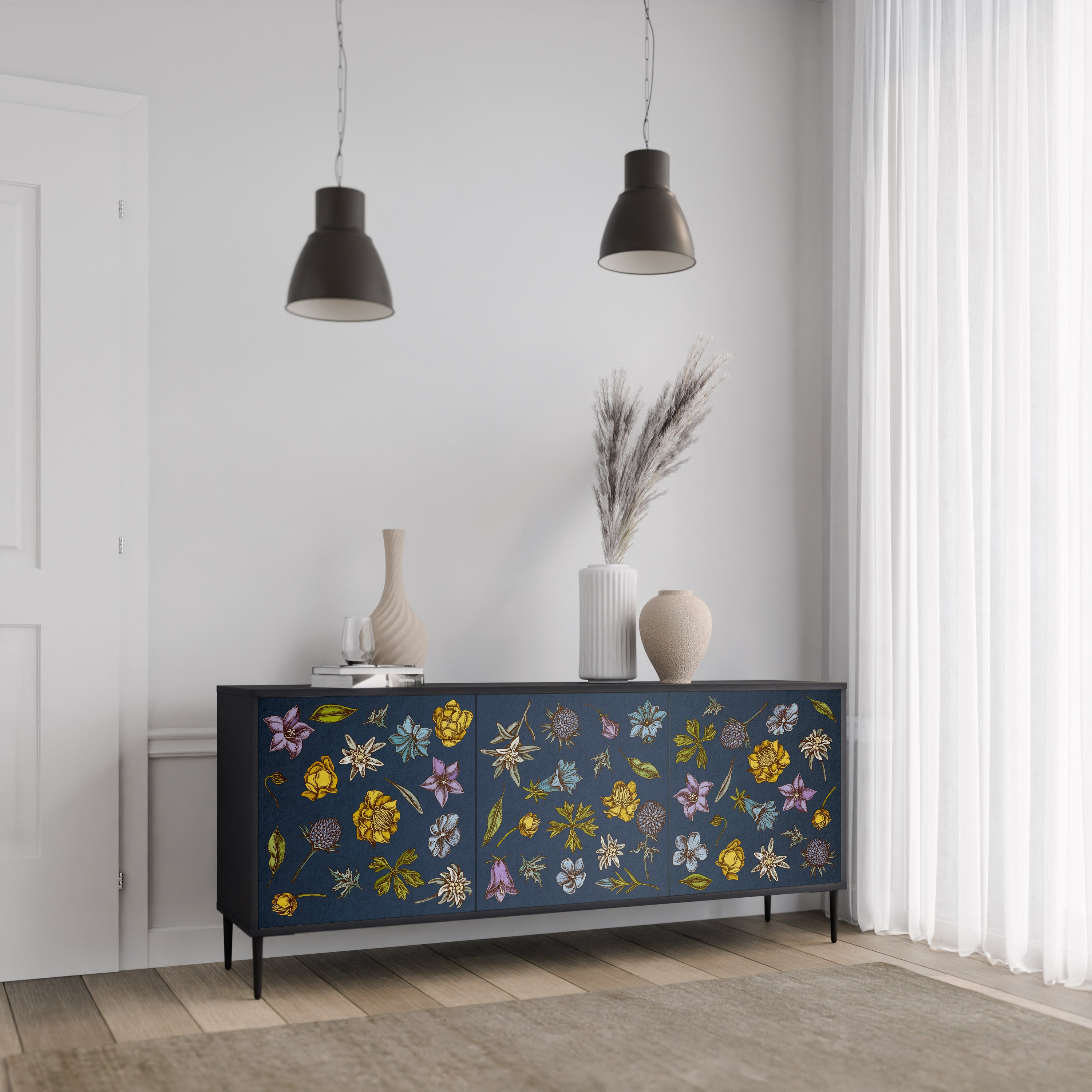 BLOMMOR PÅ MARINBLÅ 3-dörrars skänk i svart finish