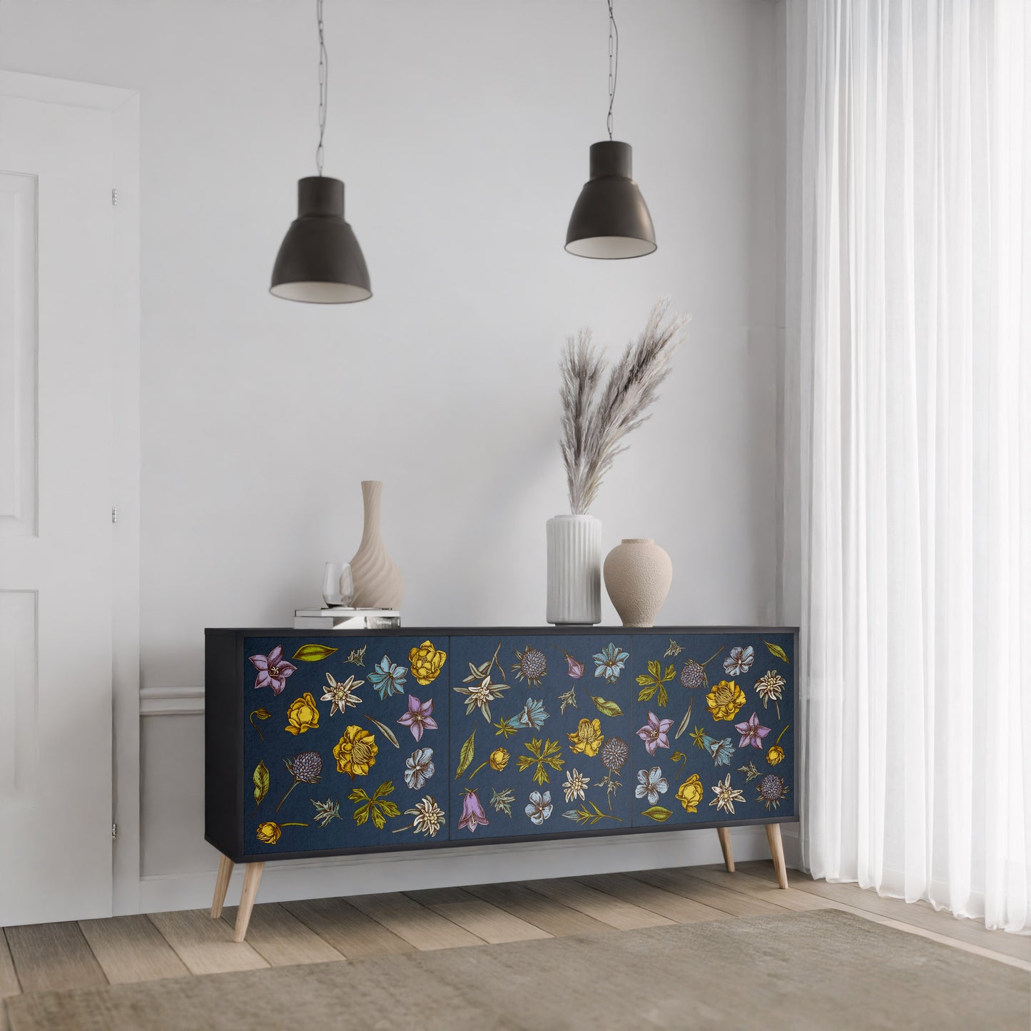 BLOMMOR PÅ MARINBLÅ 3-dörrars skänk i svart finish