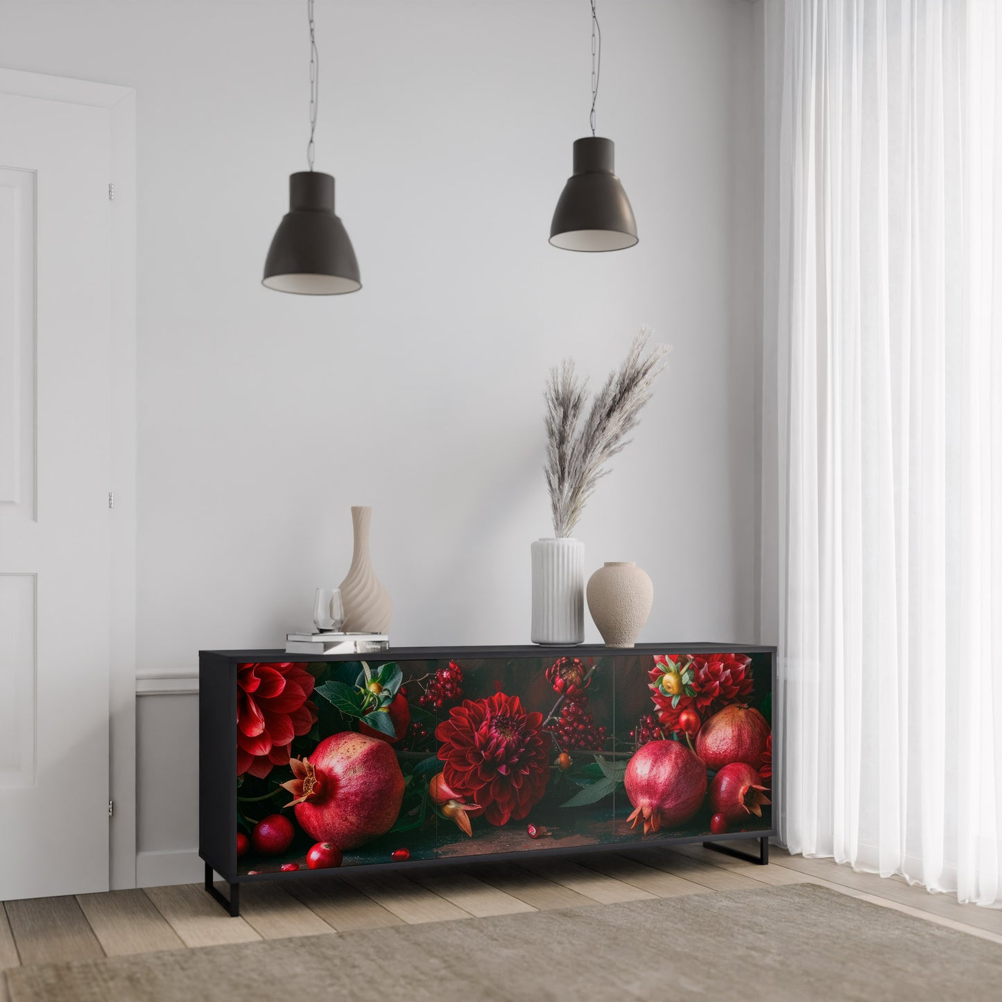 DAHLIA OCH GRANATÄPPEL 3-dörrars skänk i svart finish