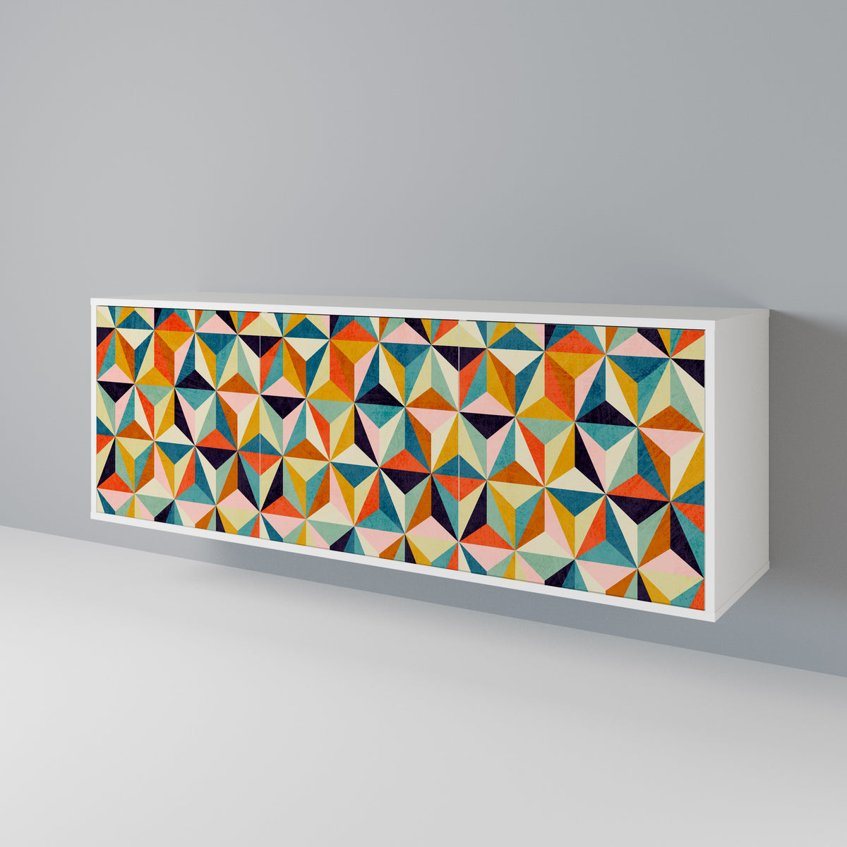 TESSELATE TREASURES Skänk med tre dörrar