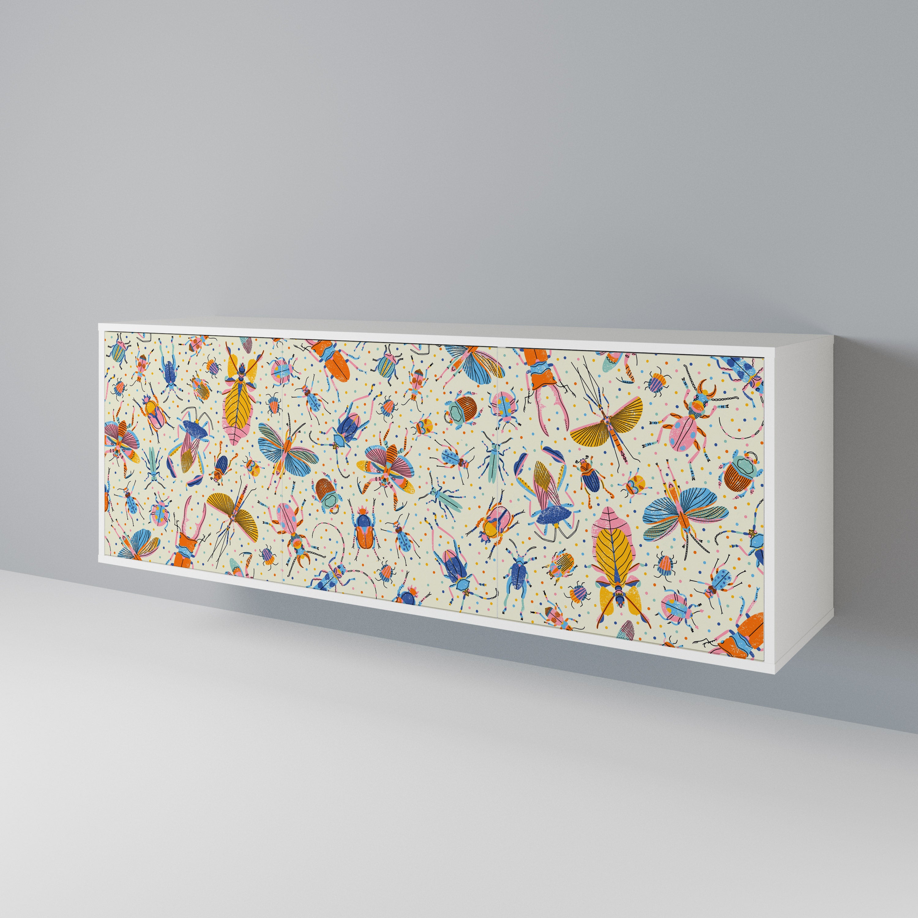 COLORFUL INSECTS Skänk med tre dörrar