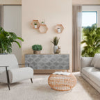 CONCRETE MOVEMENT Skänk med tre dörrar