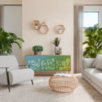 Oregelbunden blå skänk med 3 dörrar