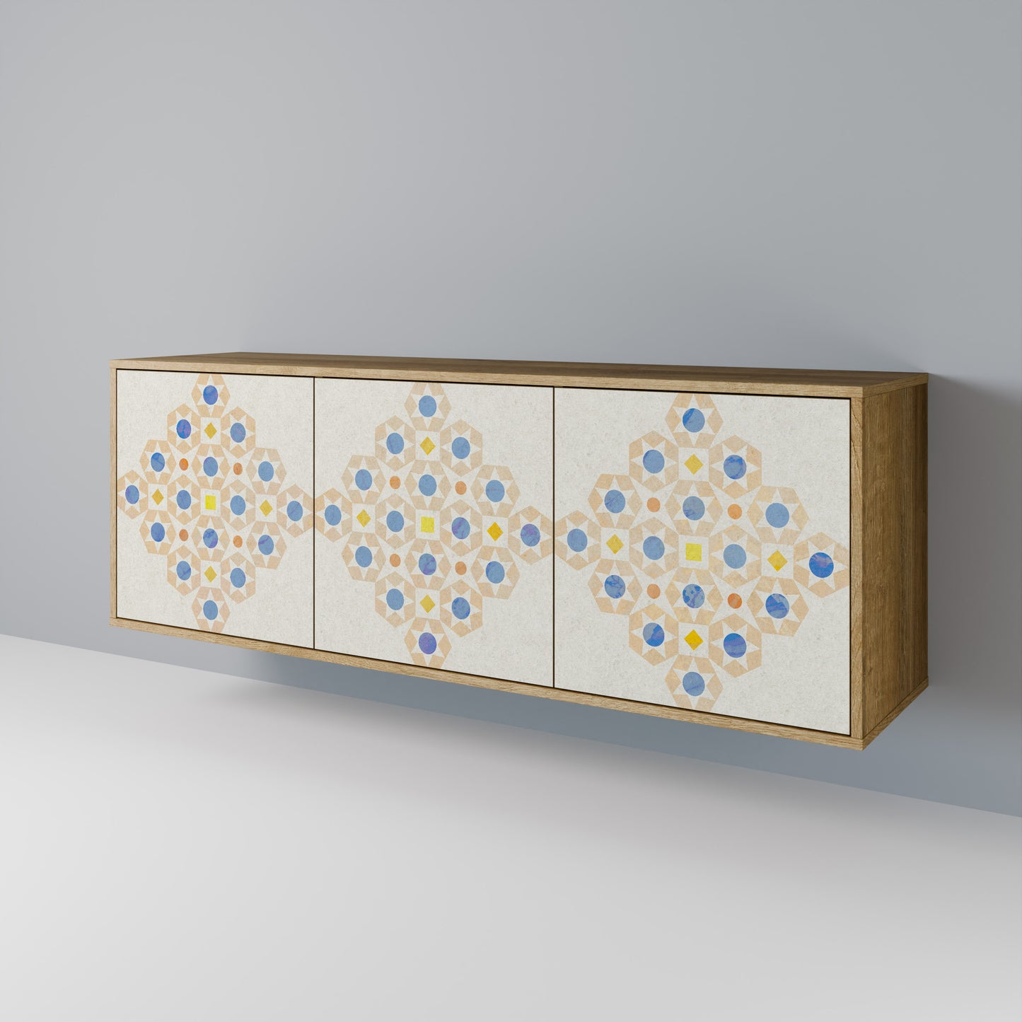 PATTERNED PRISM Skänk med tre dörrar