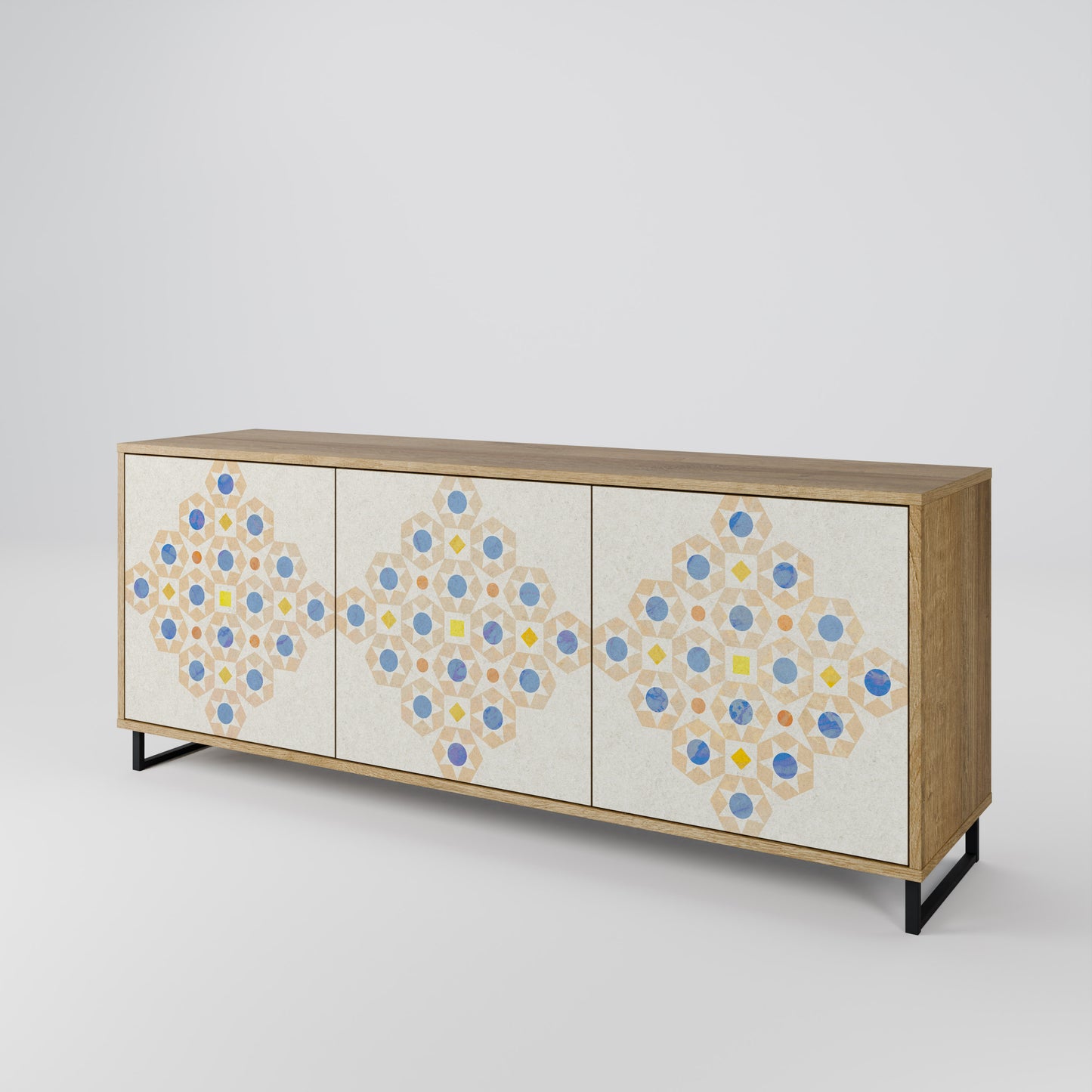 PATTERNED PRISM Skänk med tre dörrar