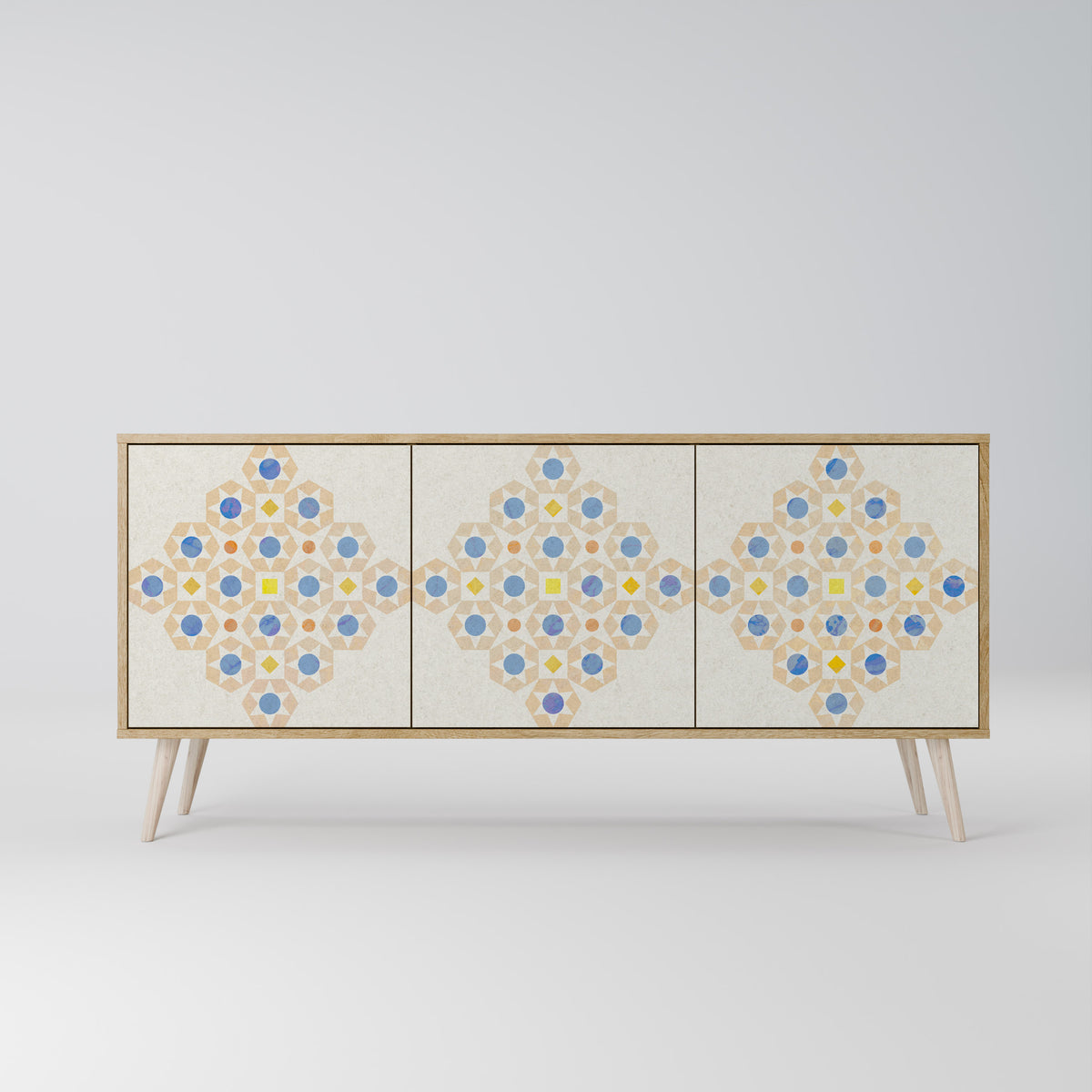 PATTERNED PRISM Skänk med tre dörrar