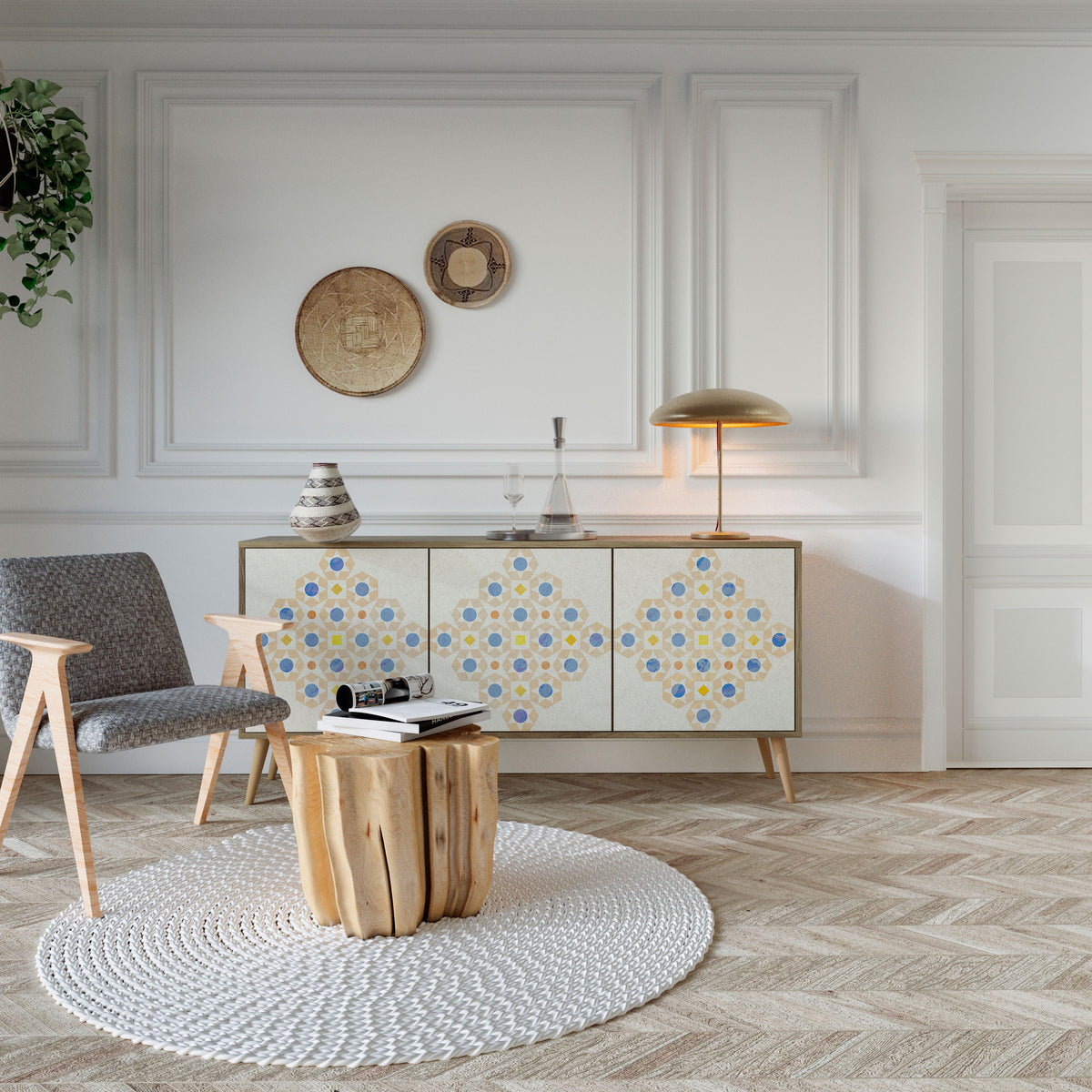 PATTERNED PRISM Skänk med tre dörrar