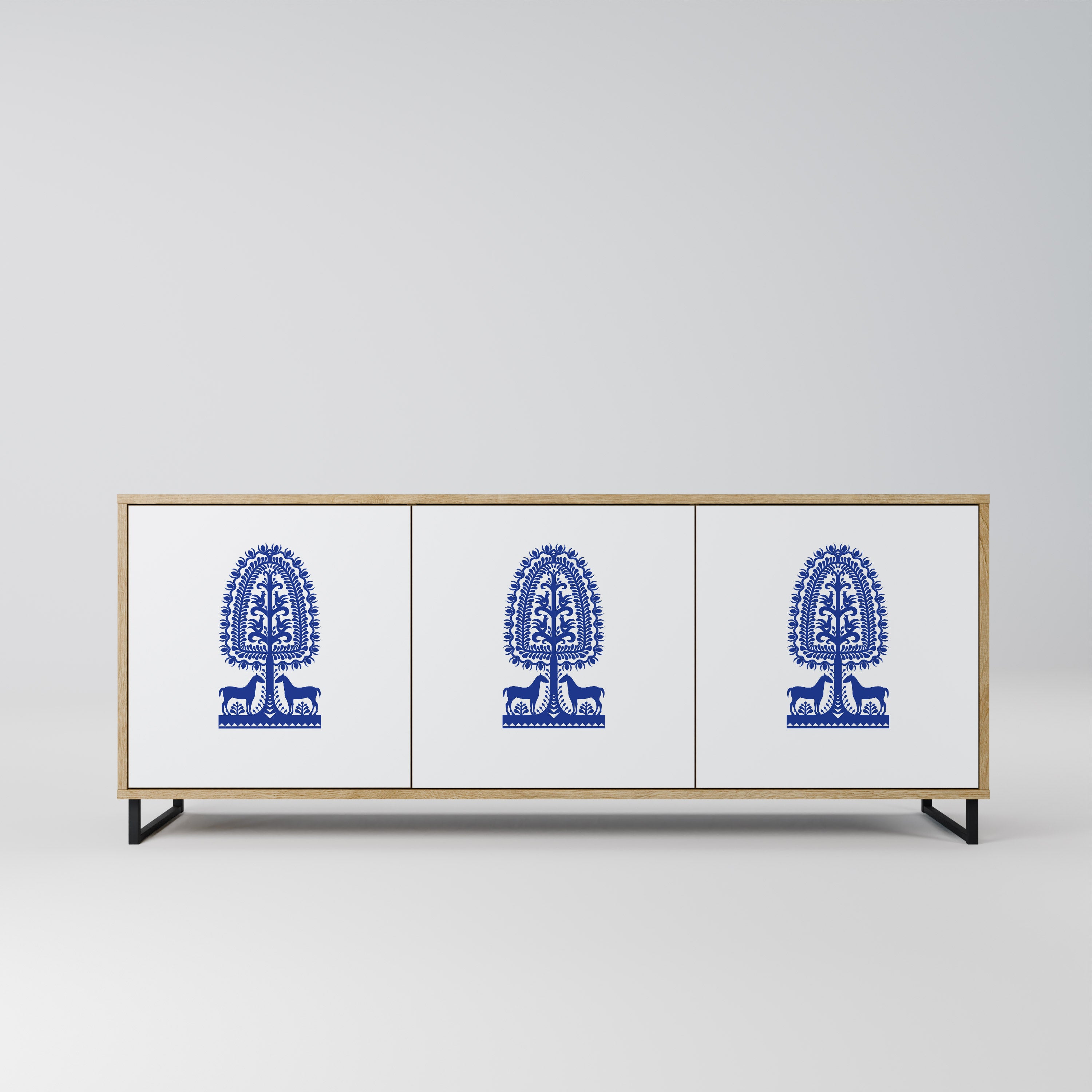 POLISH FOLK ART 3-dörrars skänk i ekeffekt