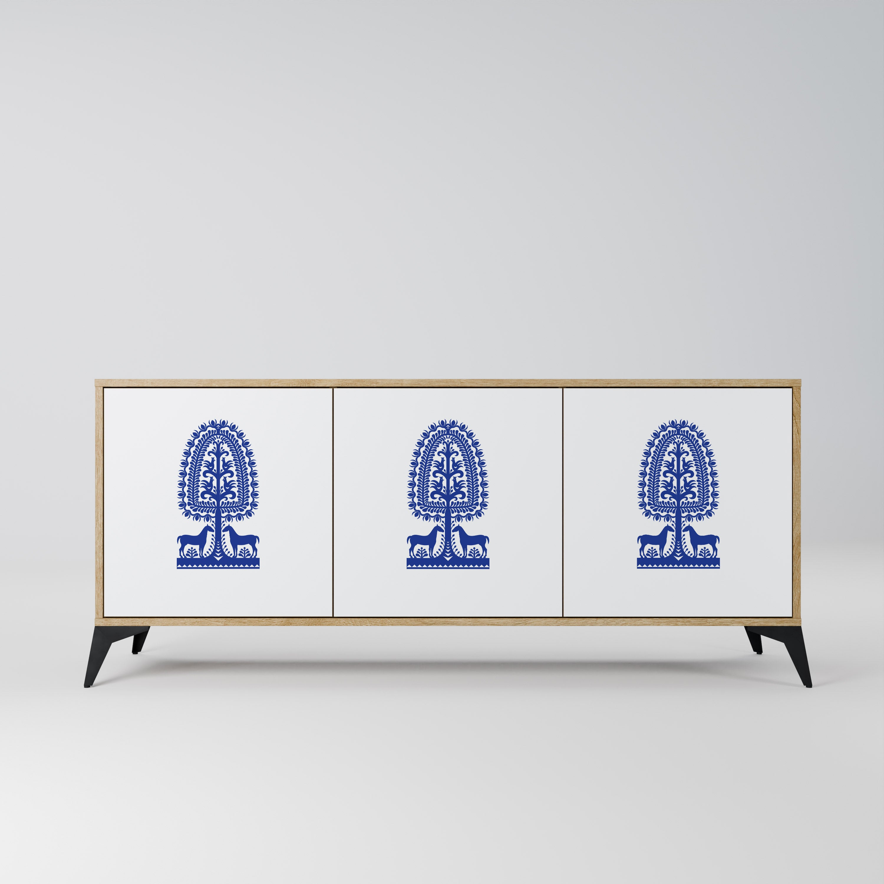 POLISH FOLK ART 3-dörrars skänk i ekeffekt